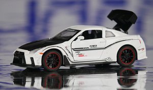 Машинка Nissan - открываются двери, багажник, капот Машинка Nissan - открываются двери, багажник, капот