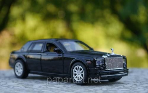 Машинка Rolls-Royce Phantom Машинка Rolls-Royce Phantom