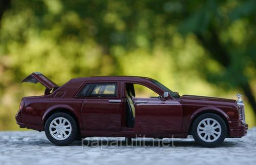 Машинка металлическая Rolls-Royce Phantom Машинка металлическая Rolls-Royce Phantom