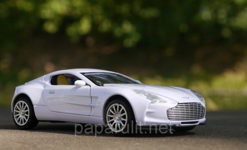 Машинка Aston Martin Машинка Aston Martin
