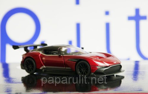 Aston Martin Vulcan машинка Kinsmart Aston Martin Vulcan машинка Kinsmart