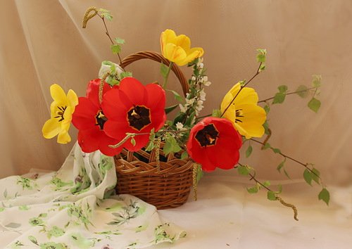 корзиночка с тюльпанами