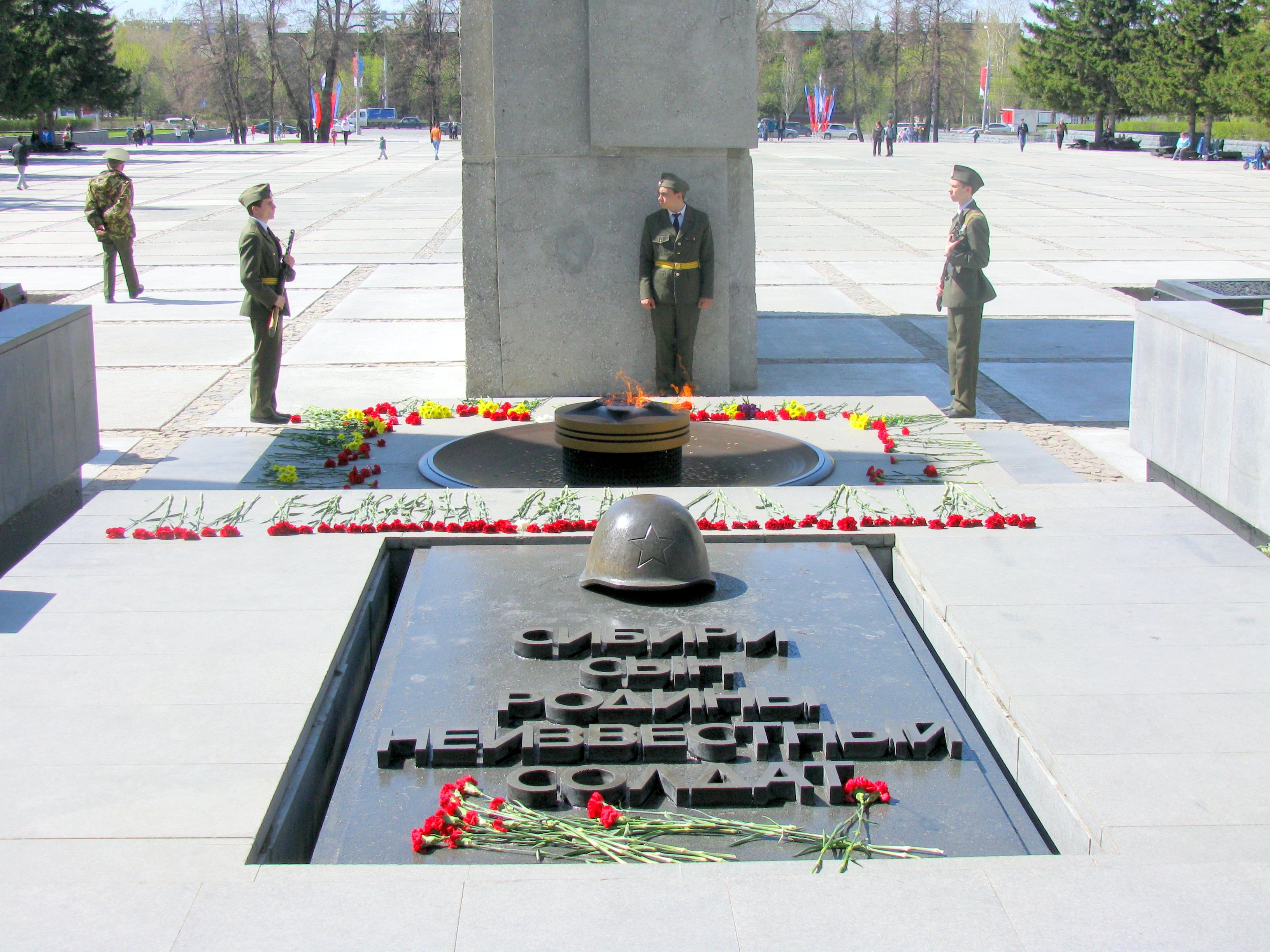 Памятник 9 май. Памятники ко Дню Победы. Памятник 9 мая. Монумент день Победы. Памятники 9 мая день Победы.