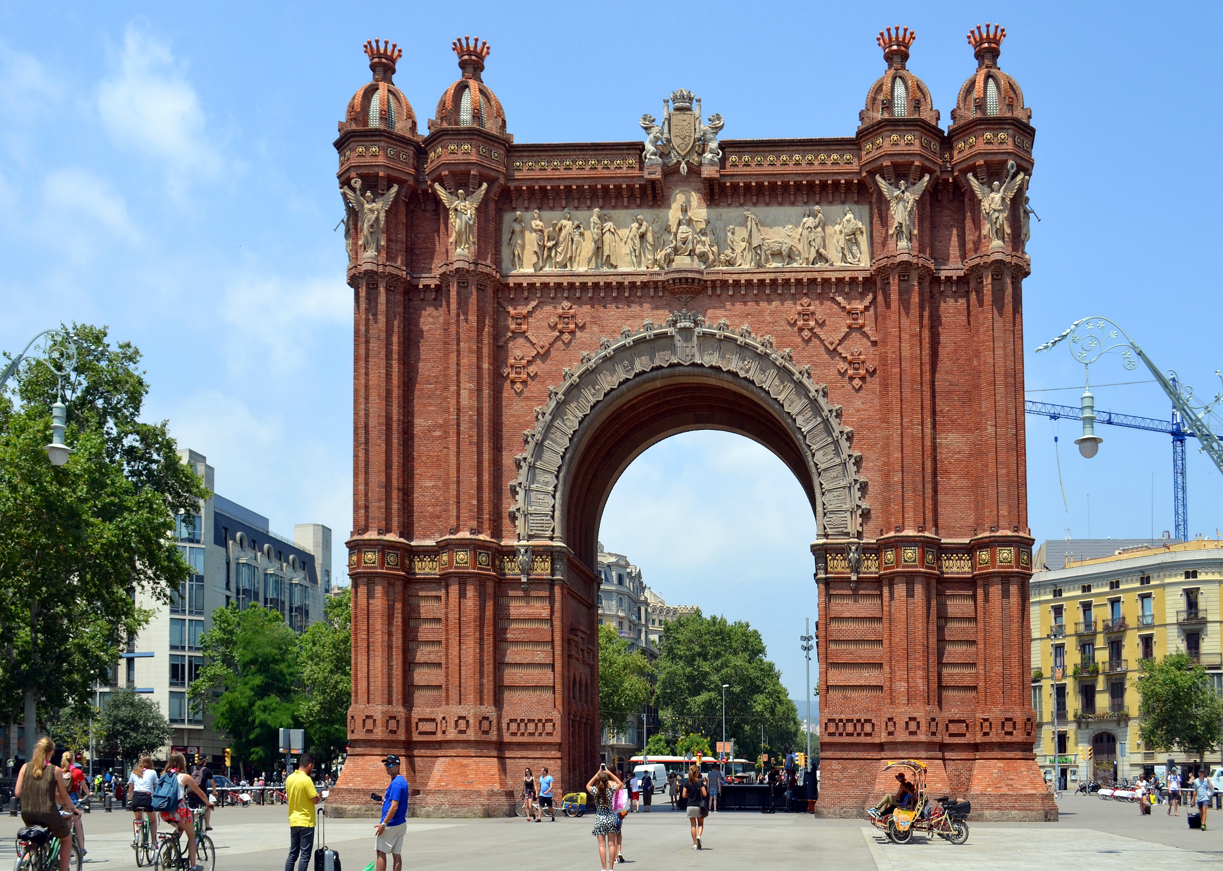 Фотография арка. Триумфальная арка Барселона. Barcelona Триумфальная арка. Ворота Барселоны. Арка в Барселоне.