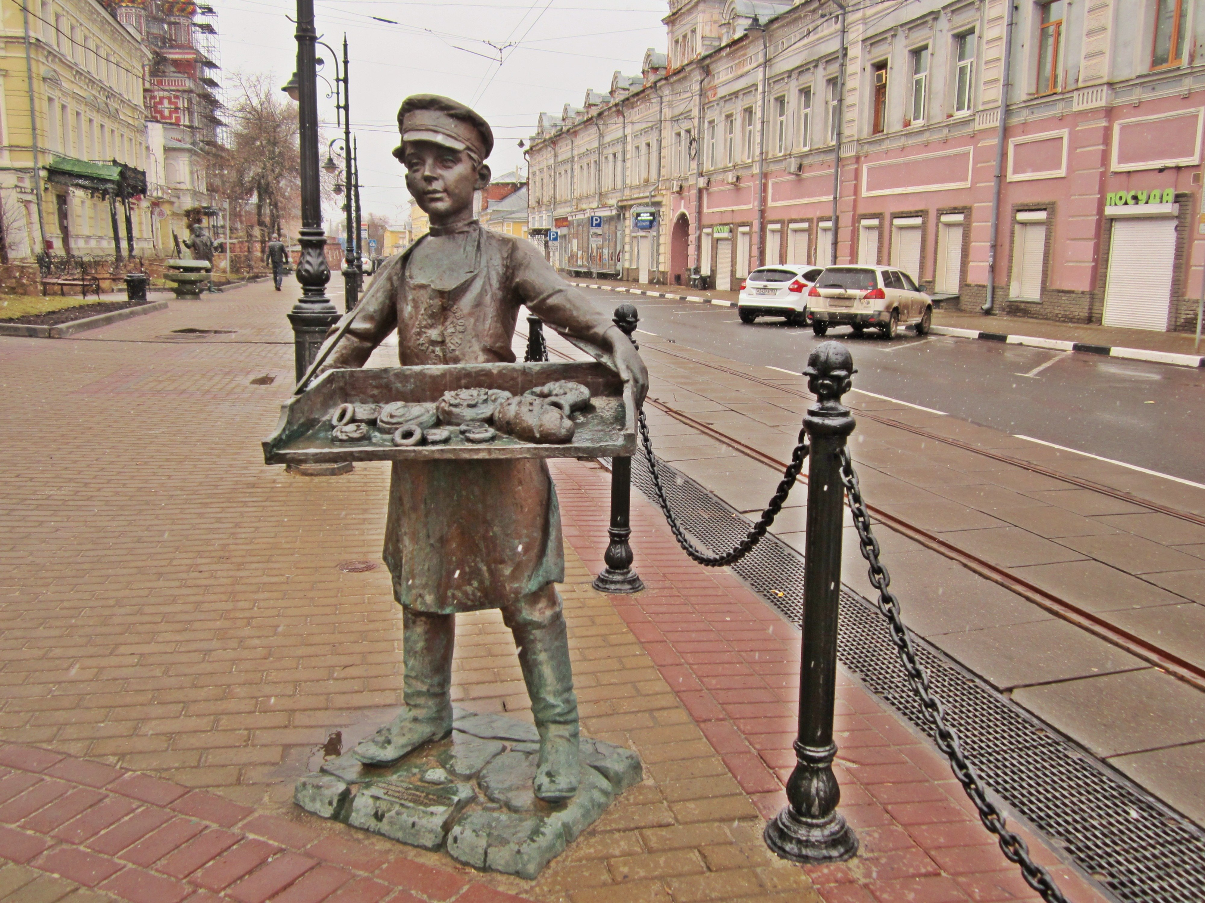 Статуя коробейника в Нижнем Новгороде
