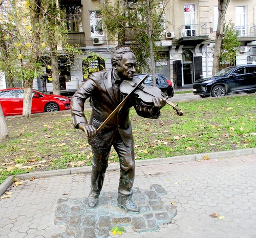 Скрипач ростовский Моня - человек, который стал частью истории города.