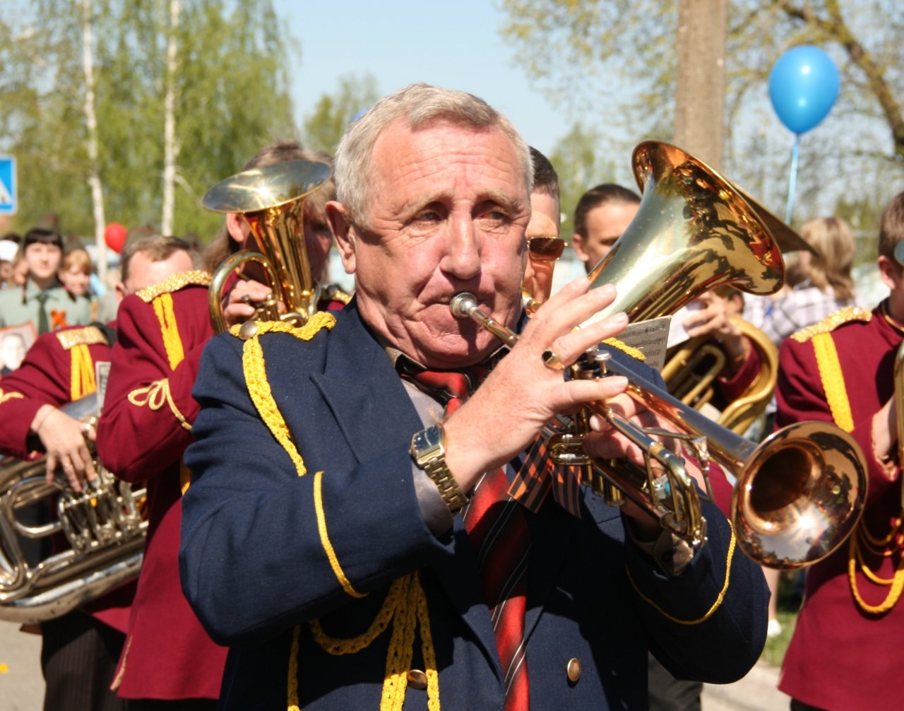 Духовой оркестр. Юматов духовой оркестр. Рыльский духовой оркестр. Духовой оркестр на сцене. Средний духовой оркестр.