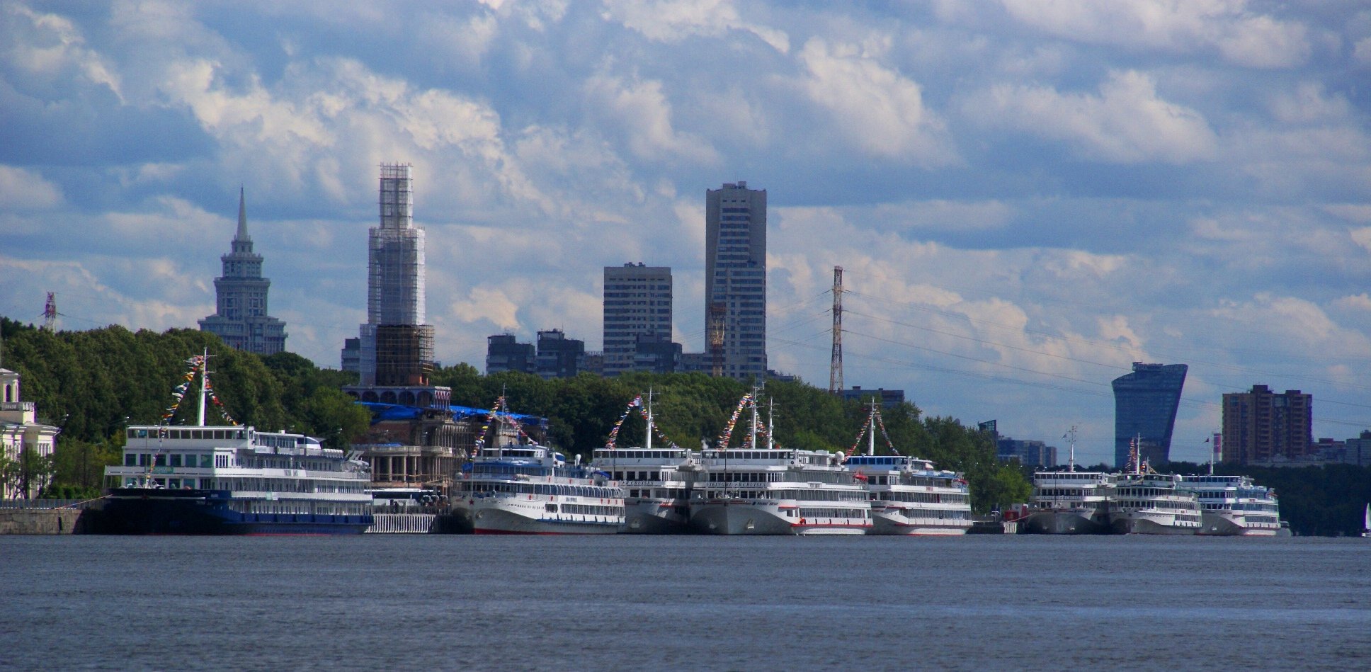 Moscow port. Северный Речной грузовой порт. Порты Москвы. Морской порт Москва. Набережная Южного порта Москва.