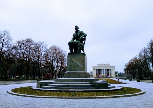 Памятник Грибоедову