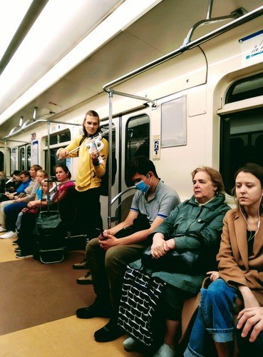 Музыкант в метро