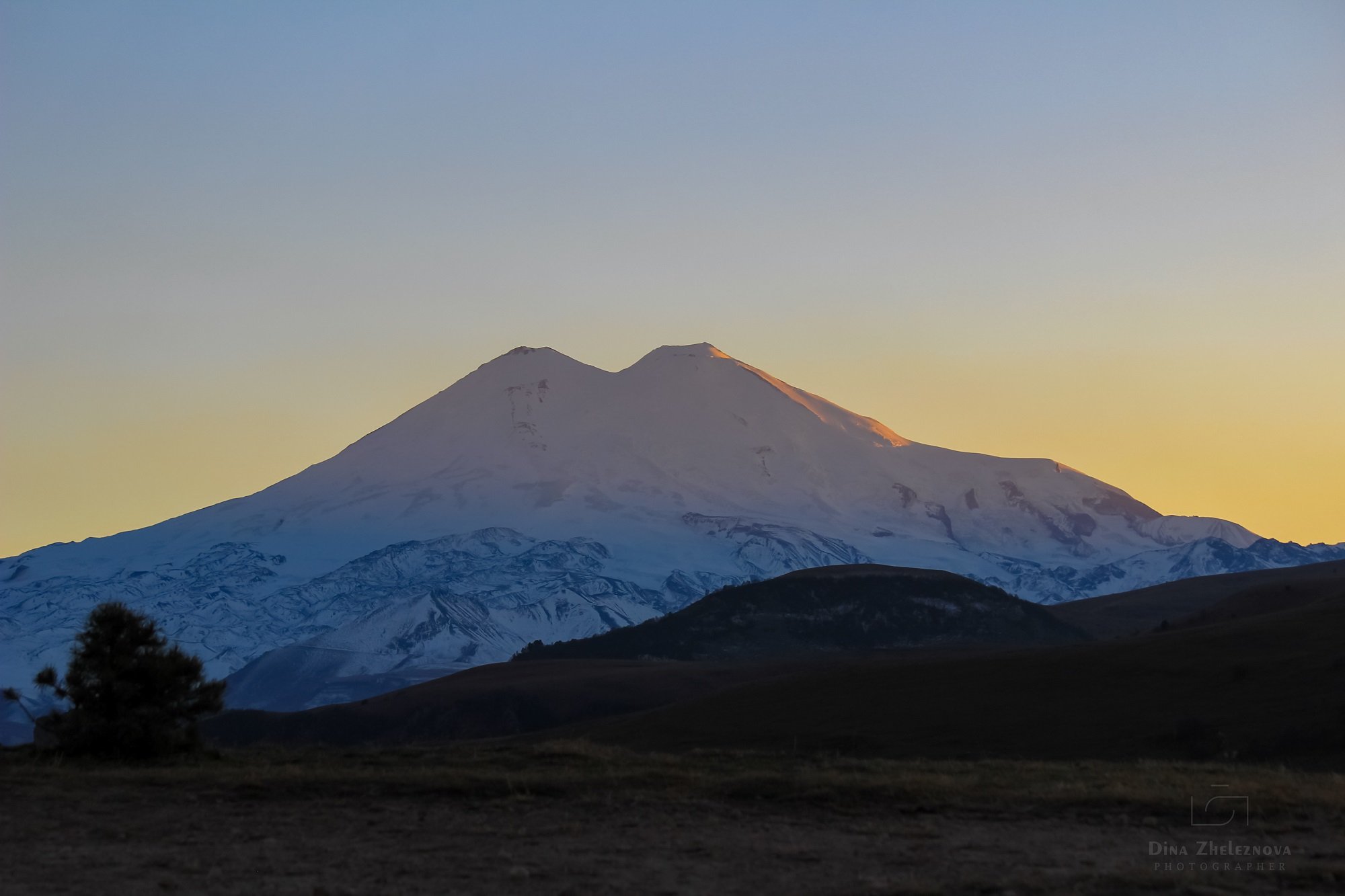 Эльбрус на закате фото