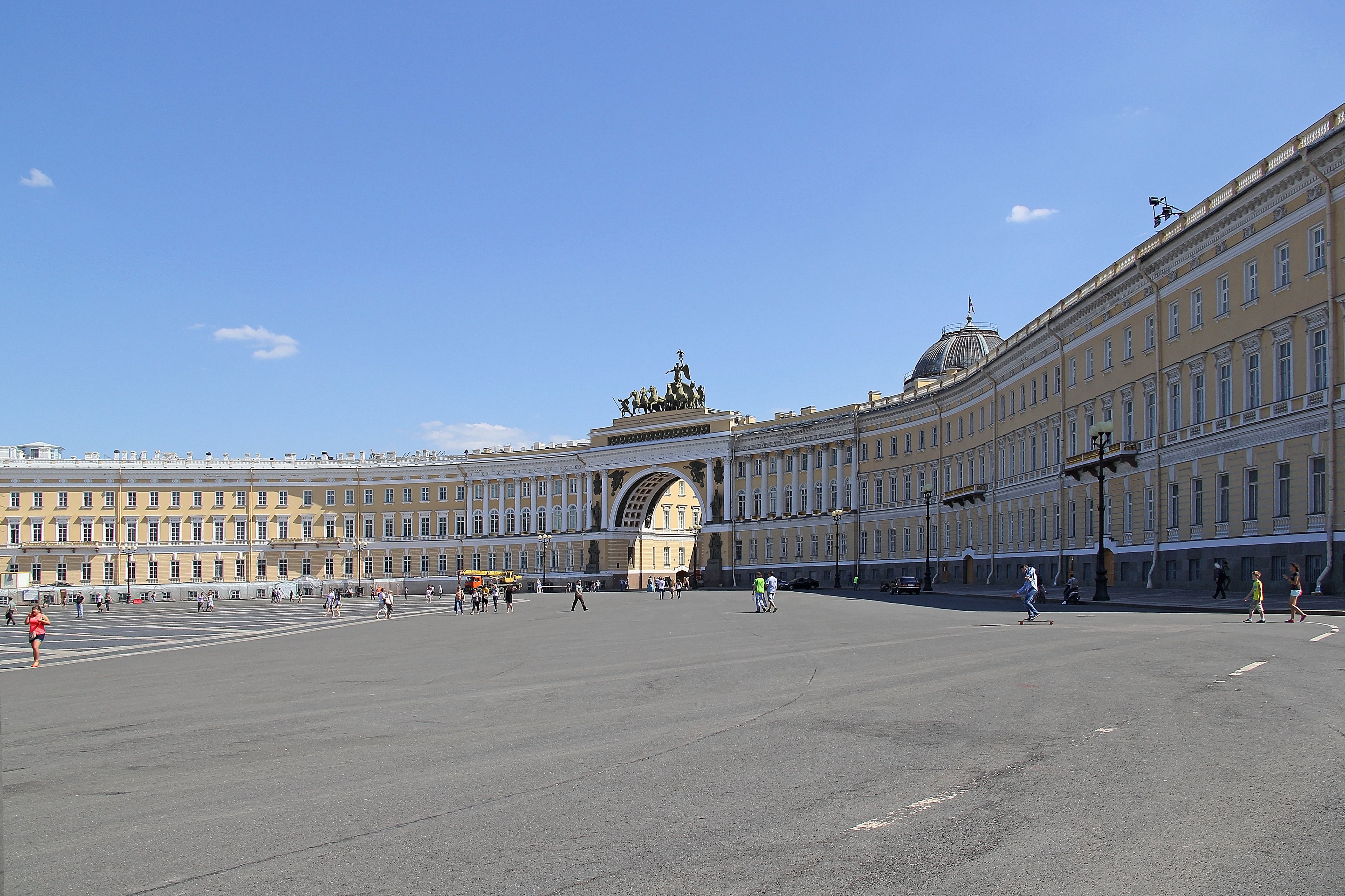 здание главного штаба на дворцовой площади