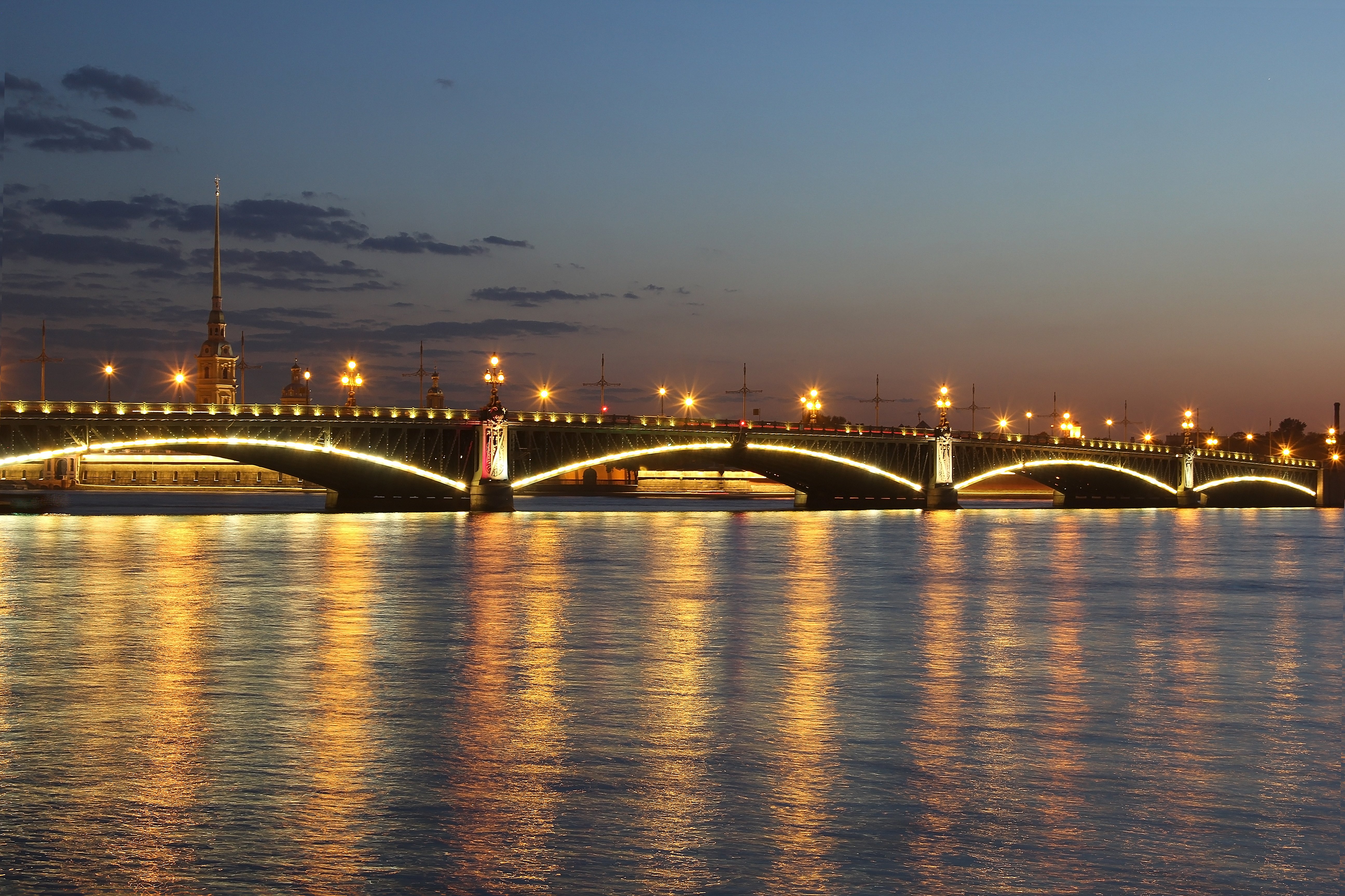 Сведенный мост в Питере