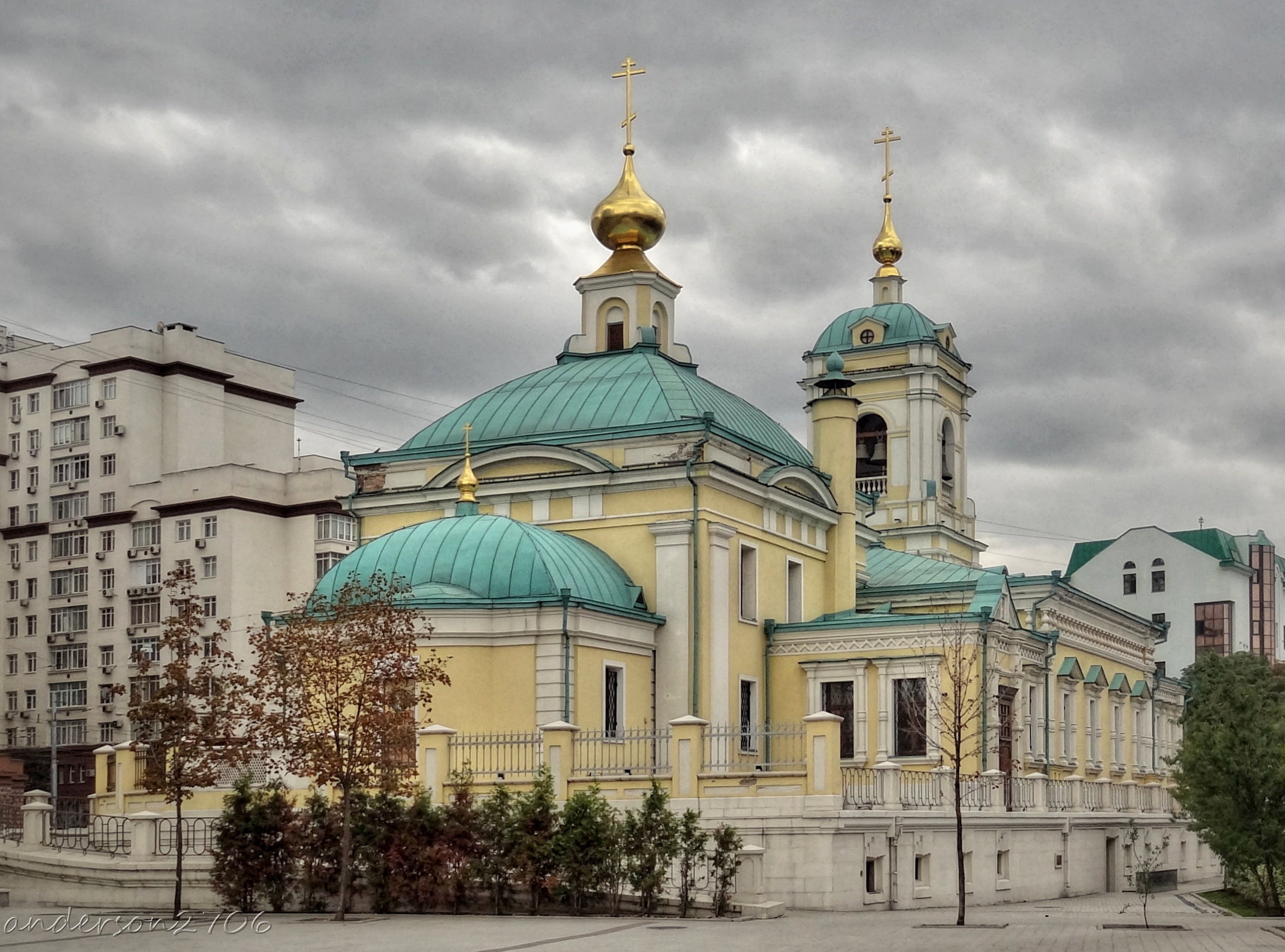 Преображенский храм. Храм Преображения Господня Москва. Преображенский собор Москва. Богородицкий храм Москва. Церковь на Преображенке в Москве.