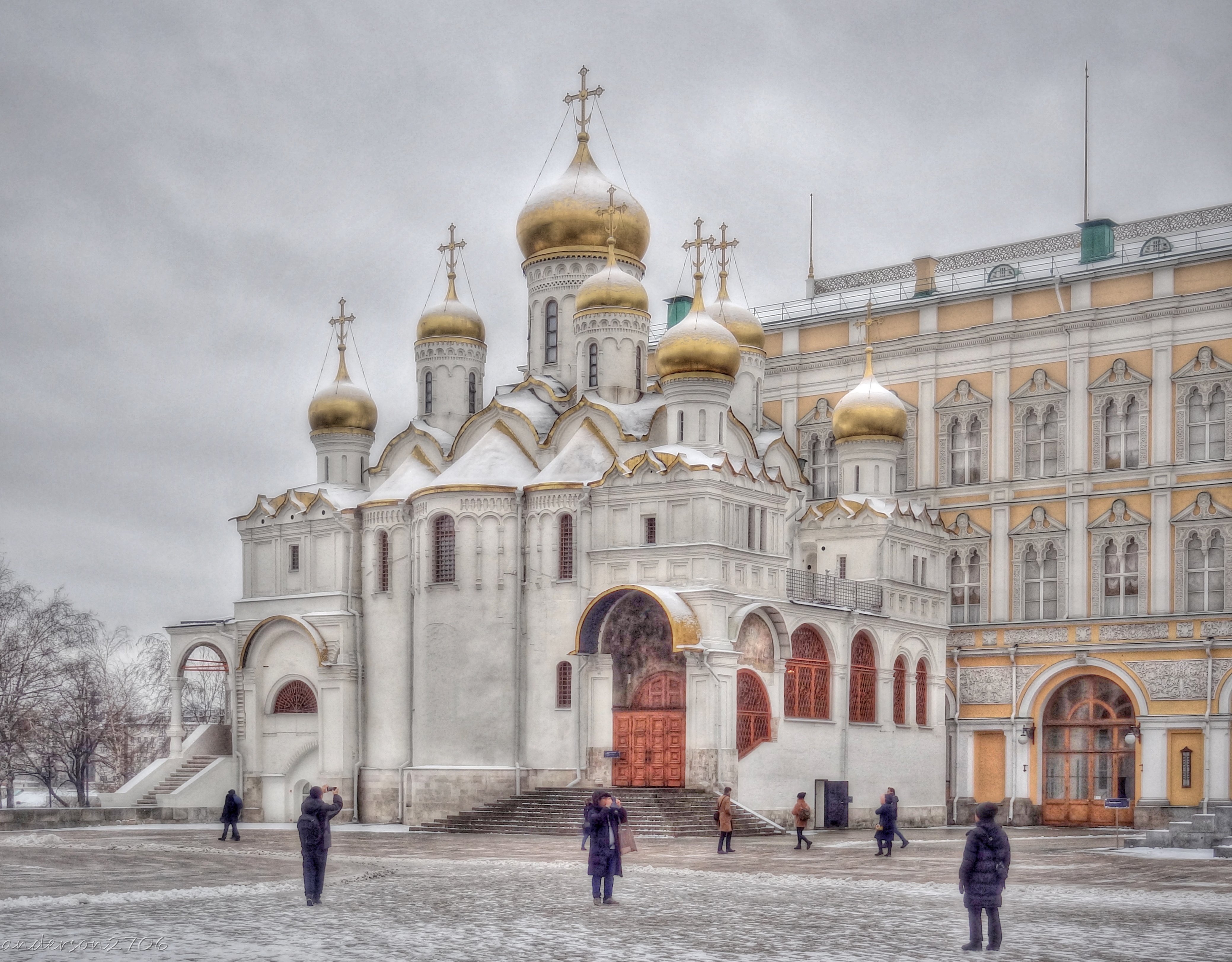 на художественной фотографии запечатлена белокаменная