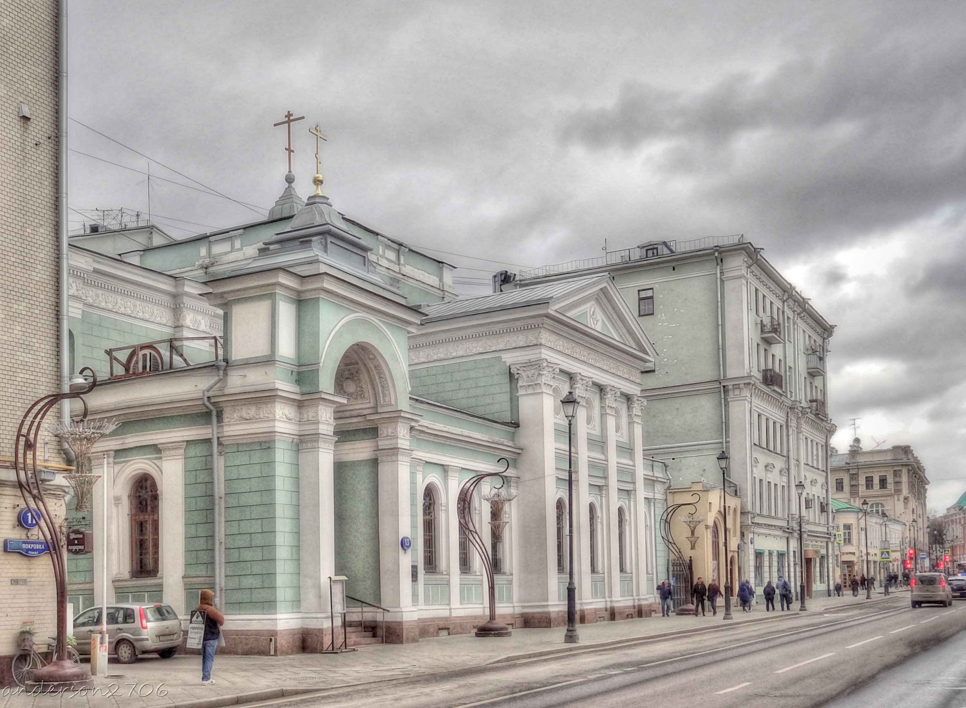 Покровка 13 храм. Храм Троицы на Грязех на Покровке. Храм Троицы Живоначальной на Грязех у Покровских ворот. Храм Живоначальной Троицы на Грязях на Покровке. Покровка 13 храм Живоначальной Троицы.