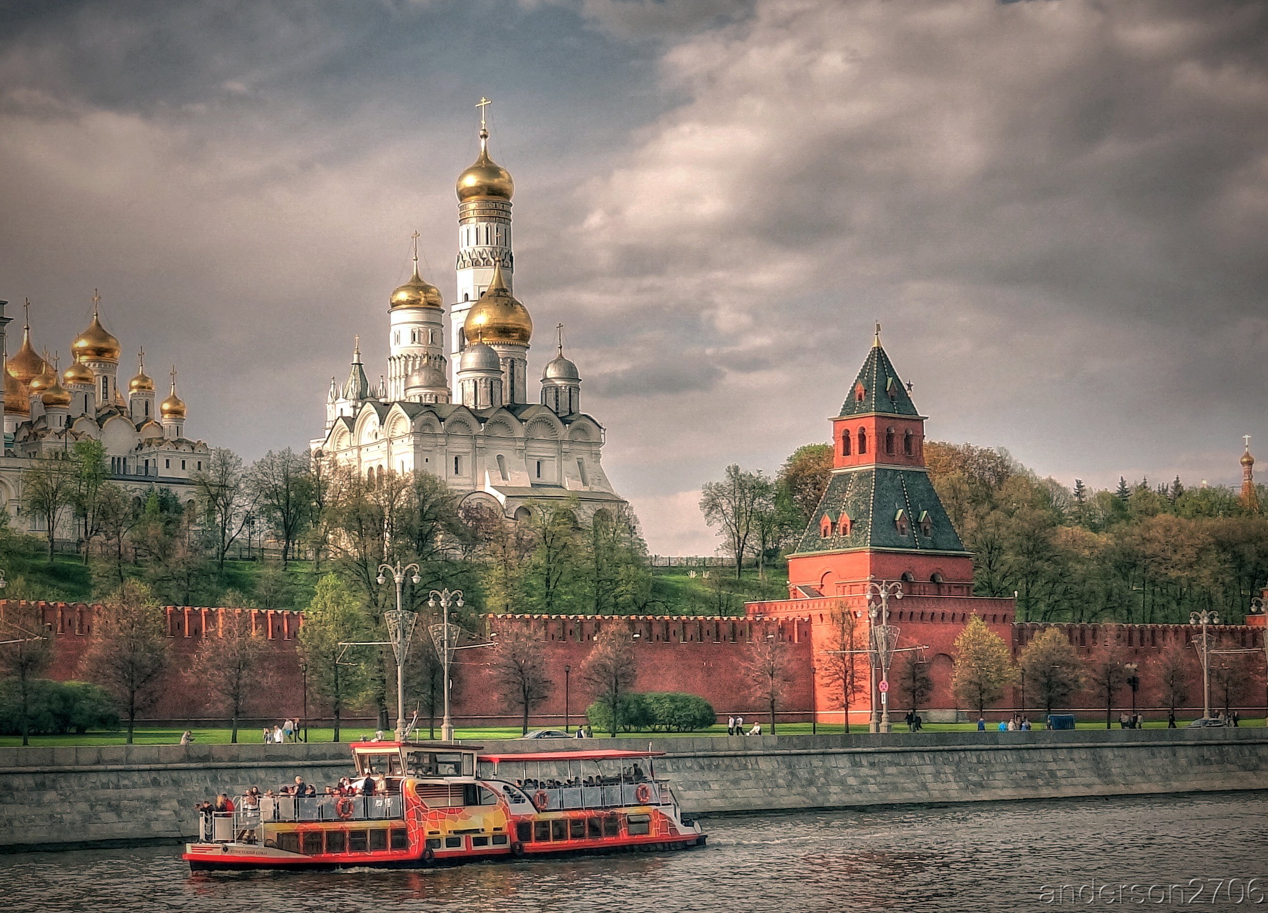 Кремль и москва река
