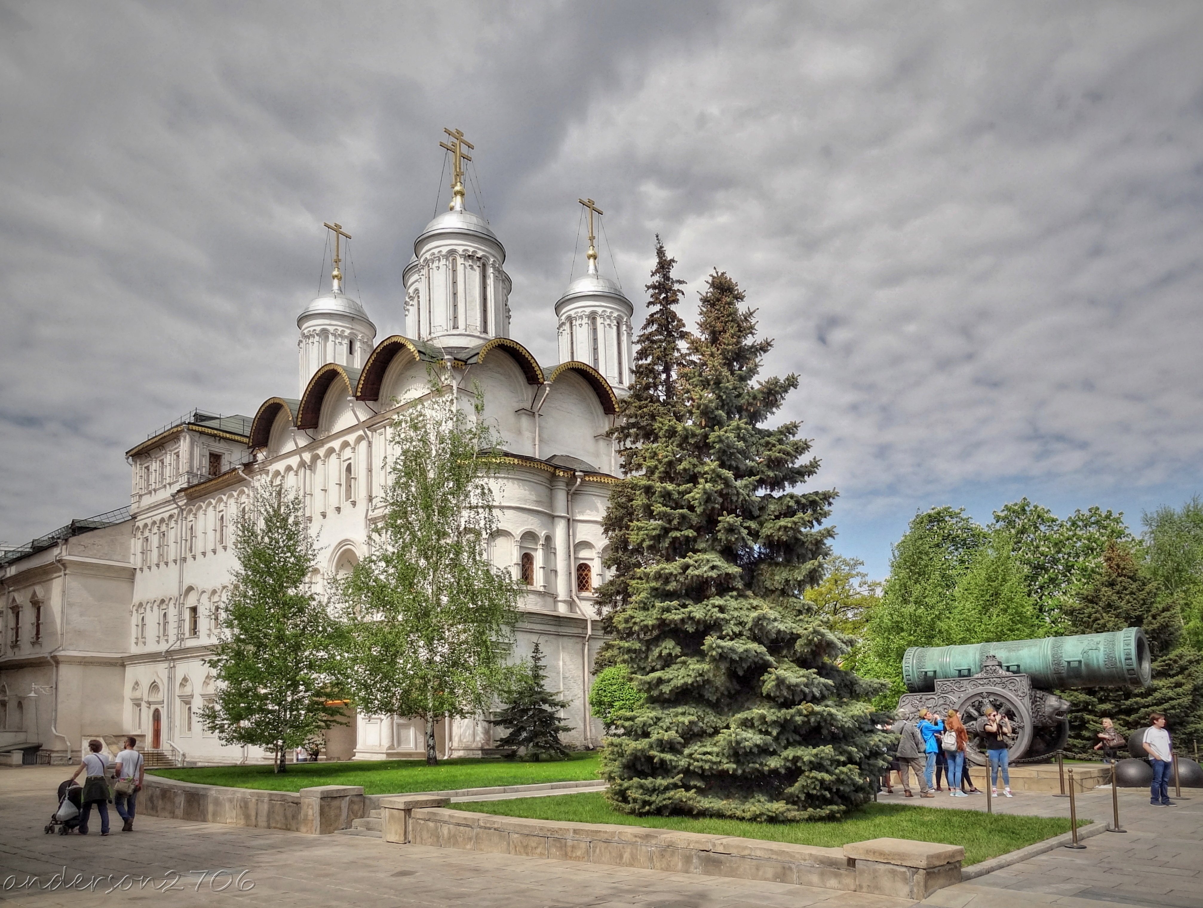 Город 12 храмов. Москва Кремль Церковь двенадцати апостолов. Церковь 12 апостолов Московского Кремля. Церковь Соловецких чудотворцев в Кремле, город Москва. Церковь двенадцати апостолов Уфа.