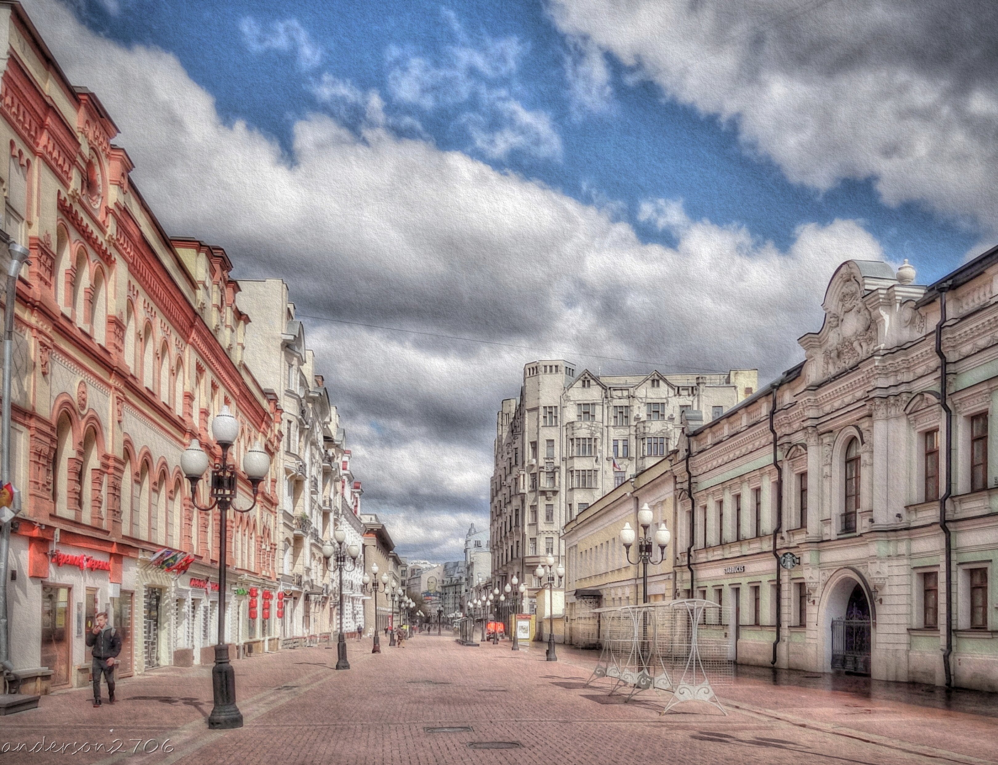 Старый и новый арбат. Старый Арбат 2023. Улица старый Арбат в Москве. Старый район Арбат. Старый Арбат сейчас 2023.