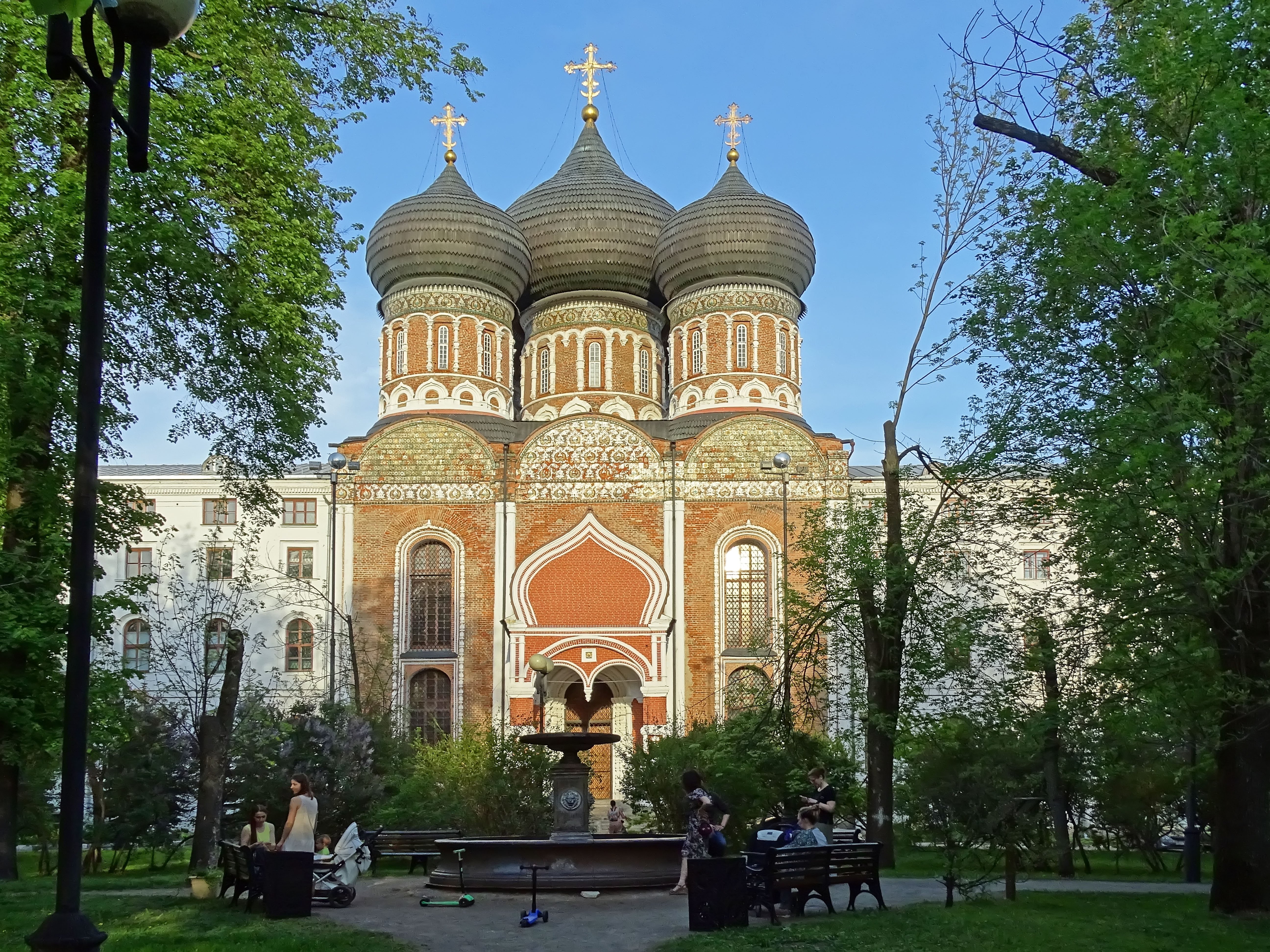 Храм в измайлово. Покровский собор на Измайловском острове. Собор Пресвятой Богородицы в Измайлово. Покроский соборв измайлое. Храм Покрова Богородицы в Измайлове.