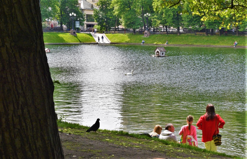 Фото патриарших прудов в москве сейчас