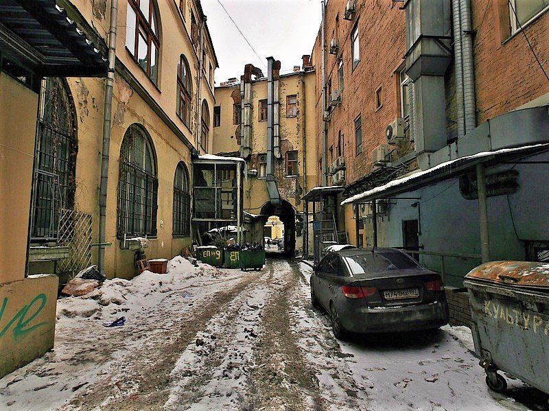 Улицы и дворы. Атмосферные дворы Москвы. Москва обычный двор. Московские дворы в центре столицы.. Дворы Москвы 2010 годы.