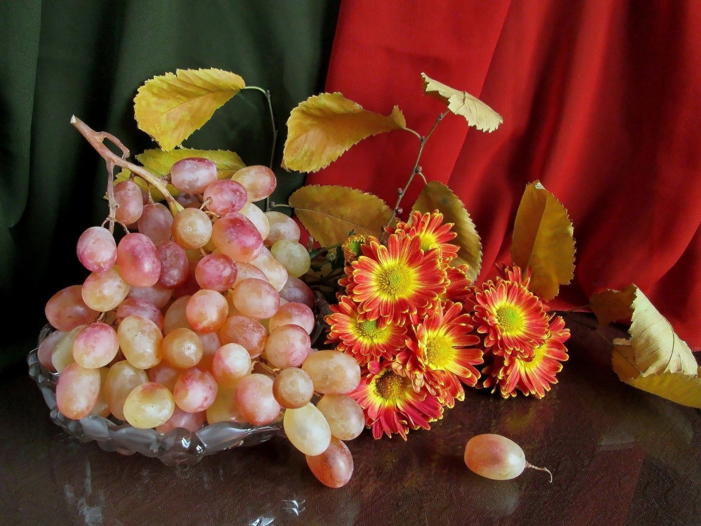 Осенний букет с виноградом