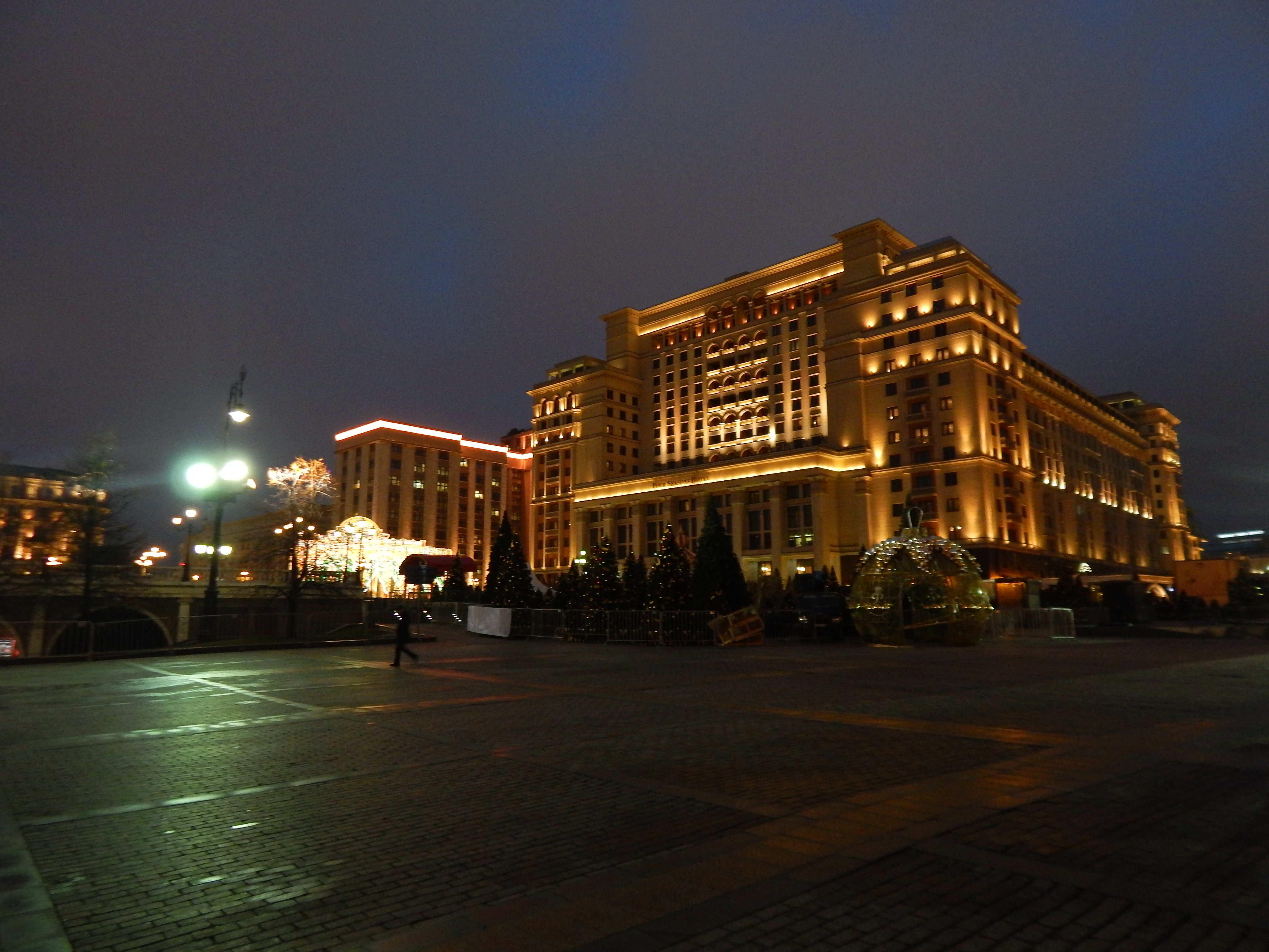 Гостиницы москва охотный. Отель на Охотном ряду Москва. Four Seasons Москва. Отель four Seasons в Москве.