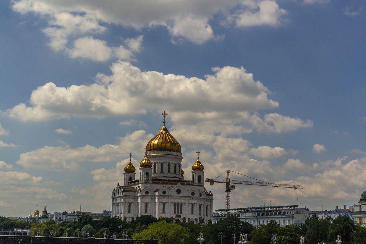 Храм Христа Спасителя купола голубое небо