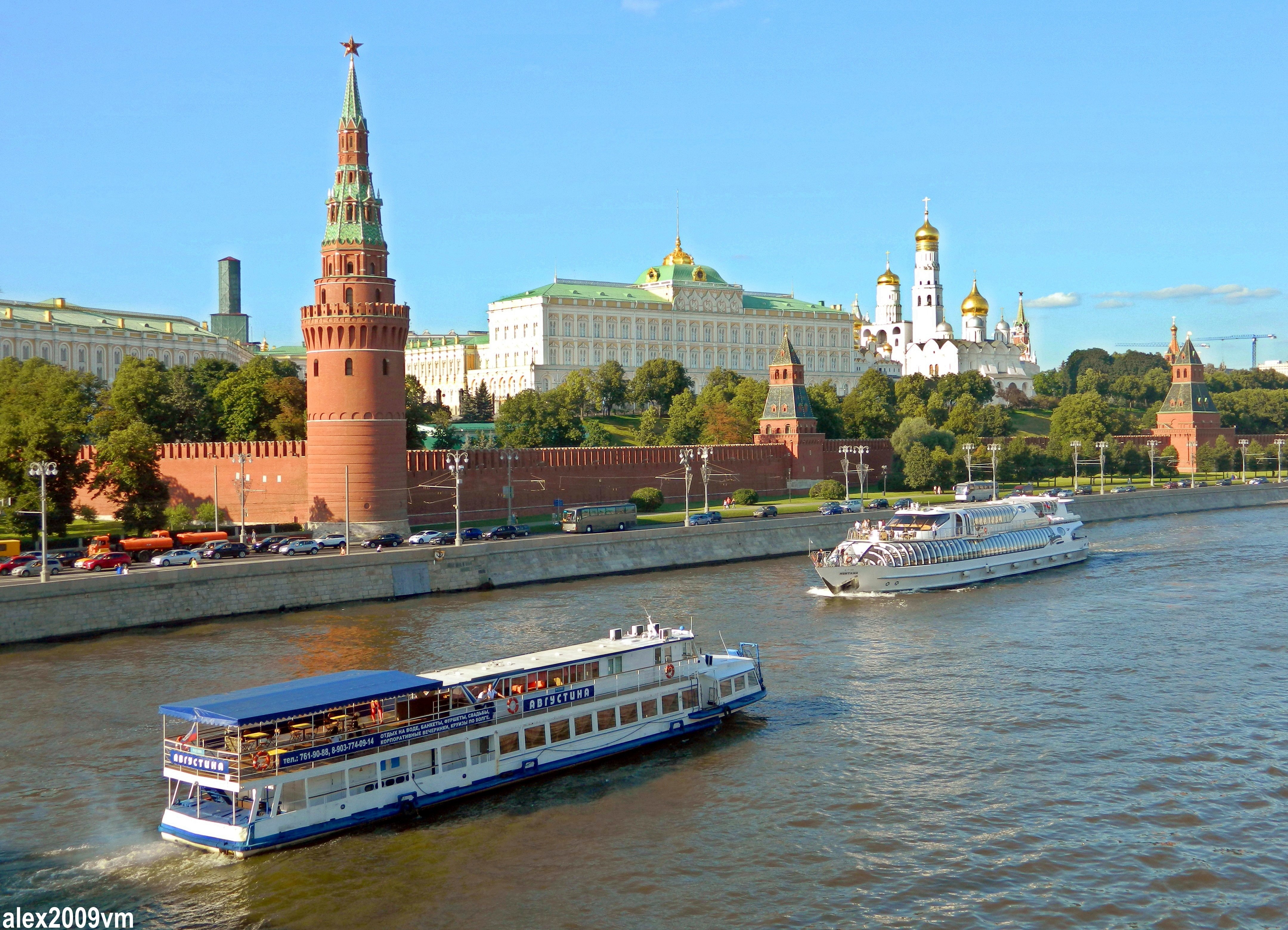 Кремлевская набережная москва фото