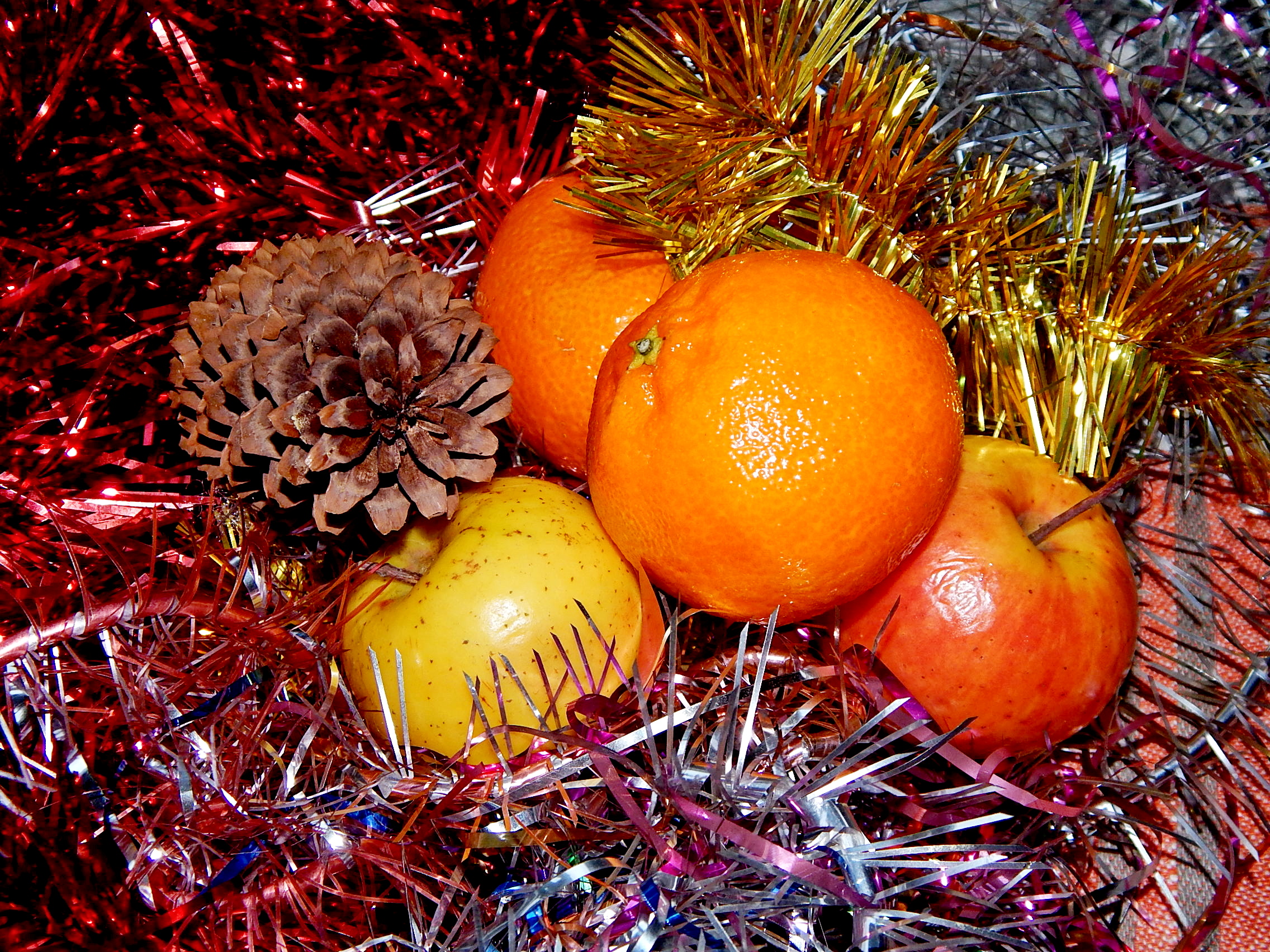 Мандарин мороз. Новогодний мандарин.. Мандарины новый год. Новогодний натюрморт. Новогодняя елка с мандаринами.