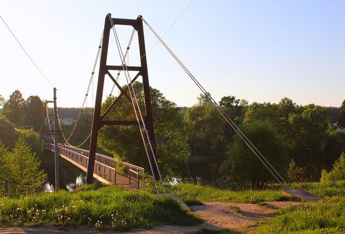 подвесной мост через реку Песочню