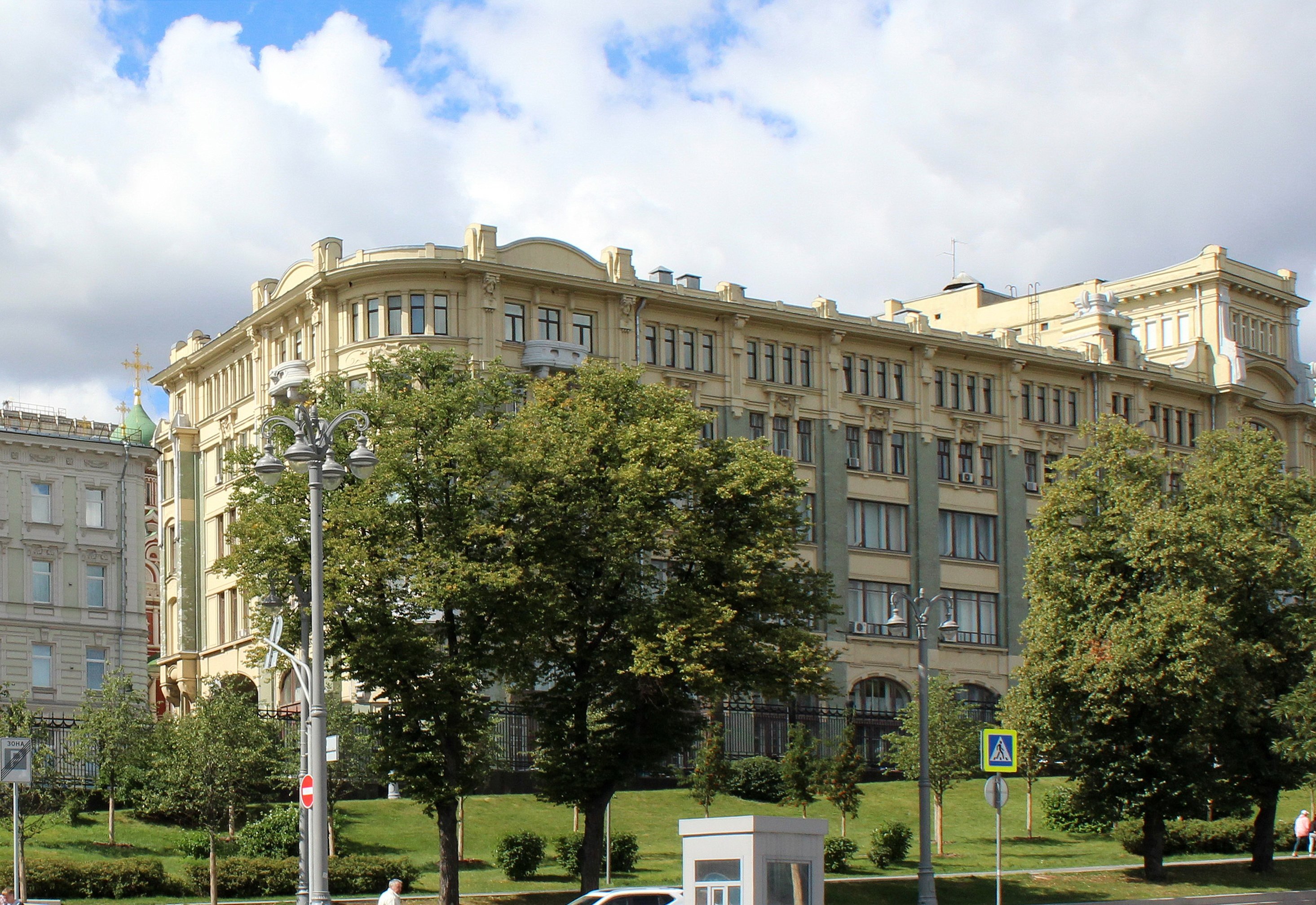 Старая площадь 2 4. Старая площадь Москва администрация президента. Старая площадь 4 администрация президента. Здание ЦК КПСС В Москве на старой площади. Здание администрации президента на старой площади.