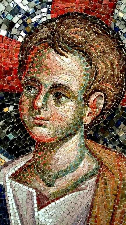 Иверская икона Божией Матери. Современная церковная мозаика. Фрагмент. Иверская икона Божией Матери. Современная церковная мозаика. Фрагмент.