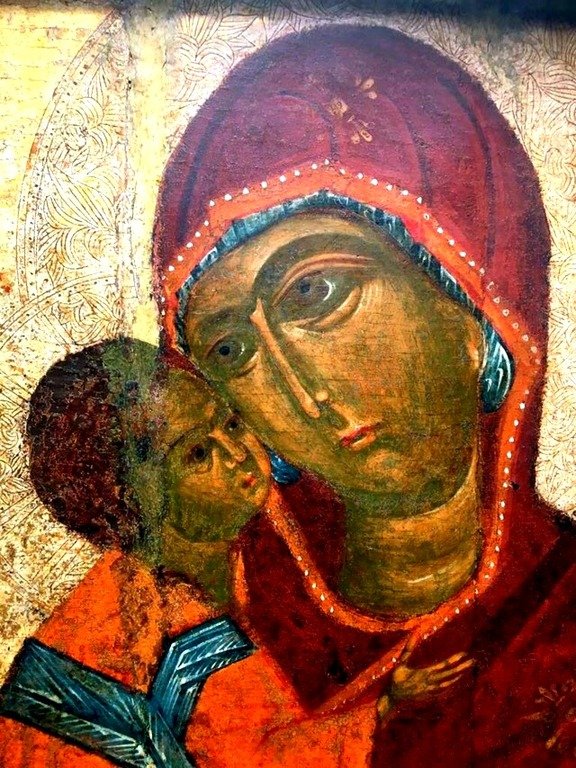 Владимирская икона Божией Матери. Старинный русский список. Фрагмент. Владимирская икона Божией Матери. Старинный русский список. Фрагмент.