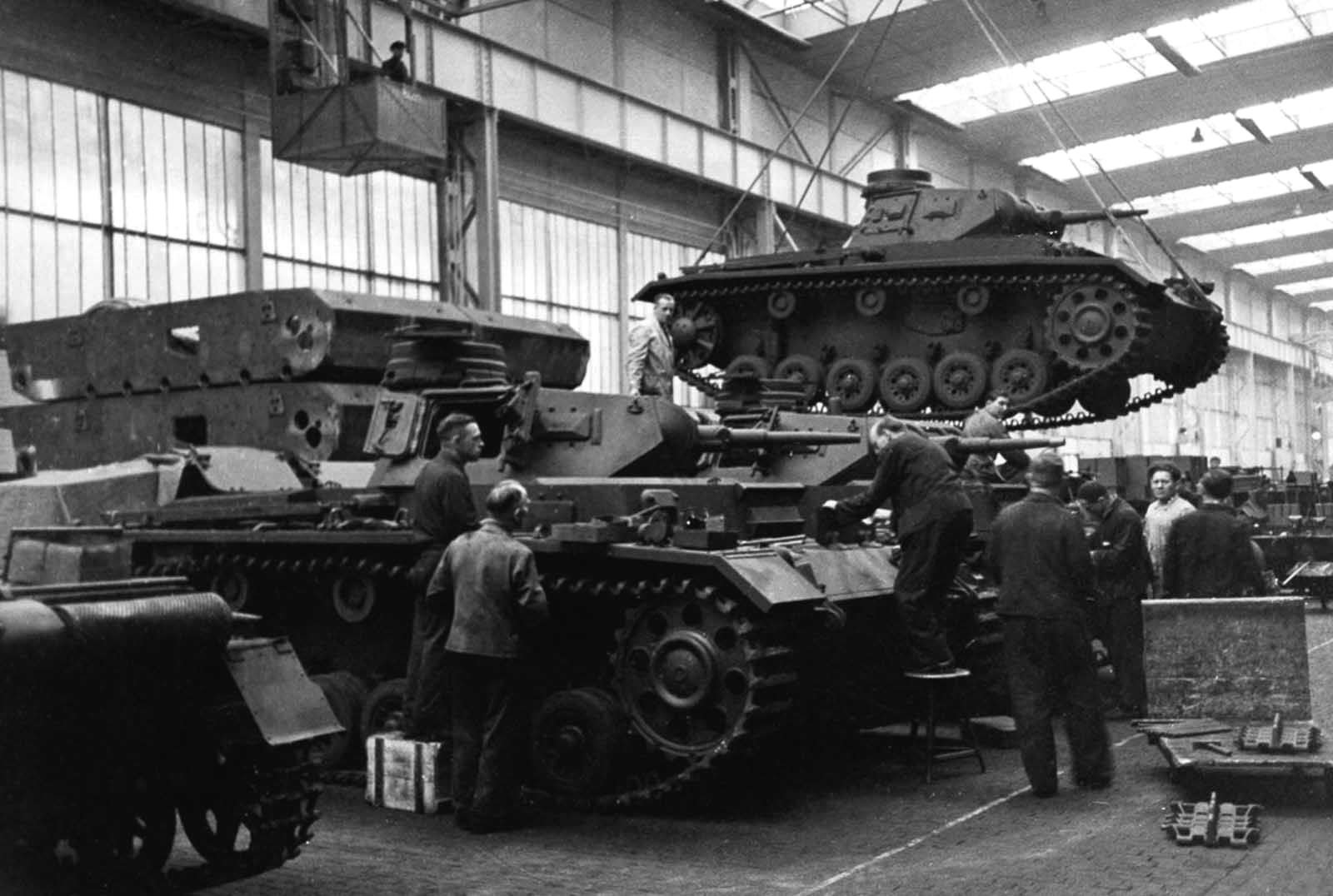 Wo tank. Танковые заводы Германии второй мировой войны. Танк Германии 2 мировой войны. Завод танков вторая мировая Германия. Танковый завод 1941 Germany.