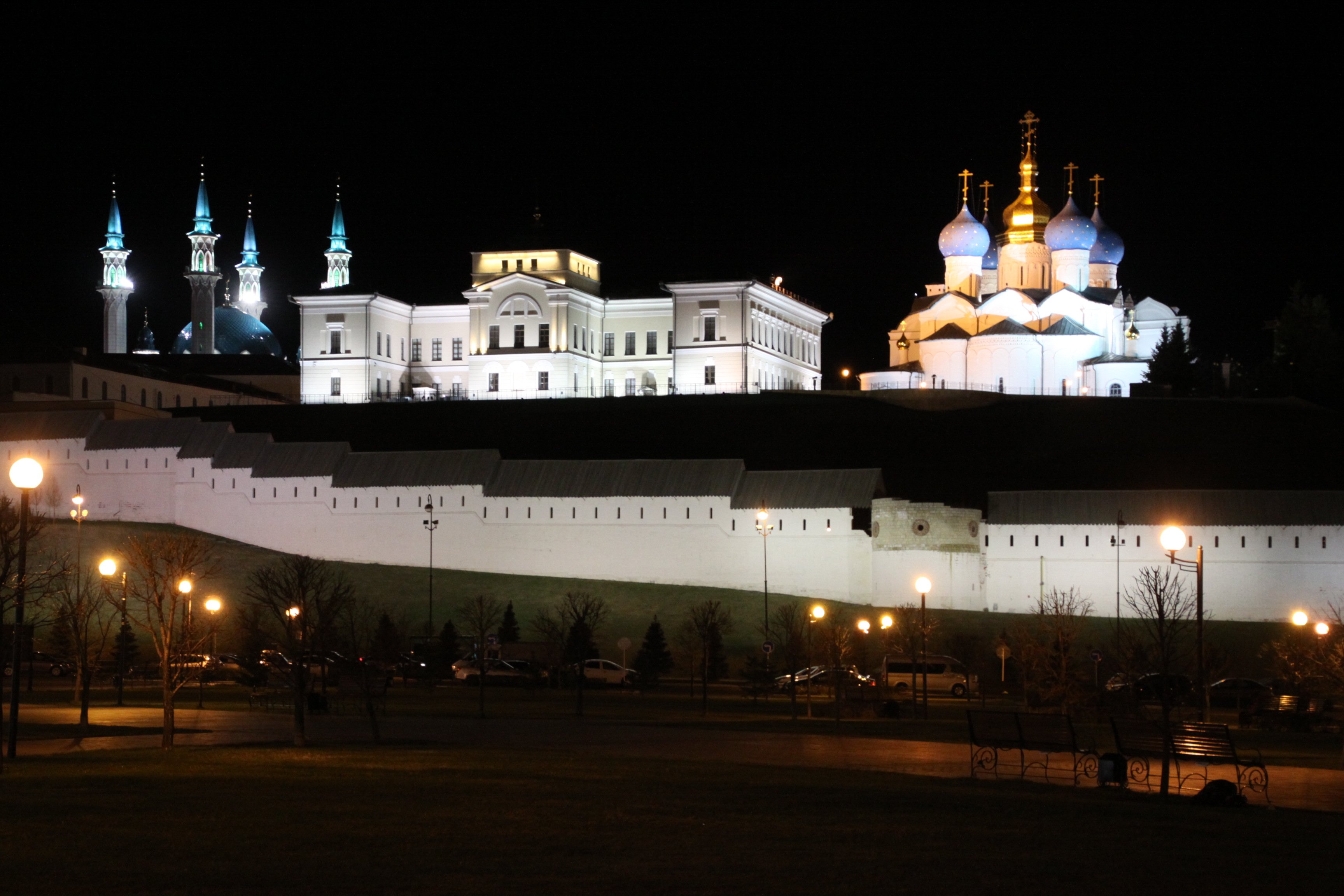 Кремль в Ярославле ночью