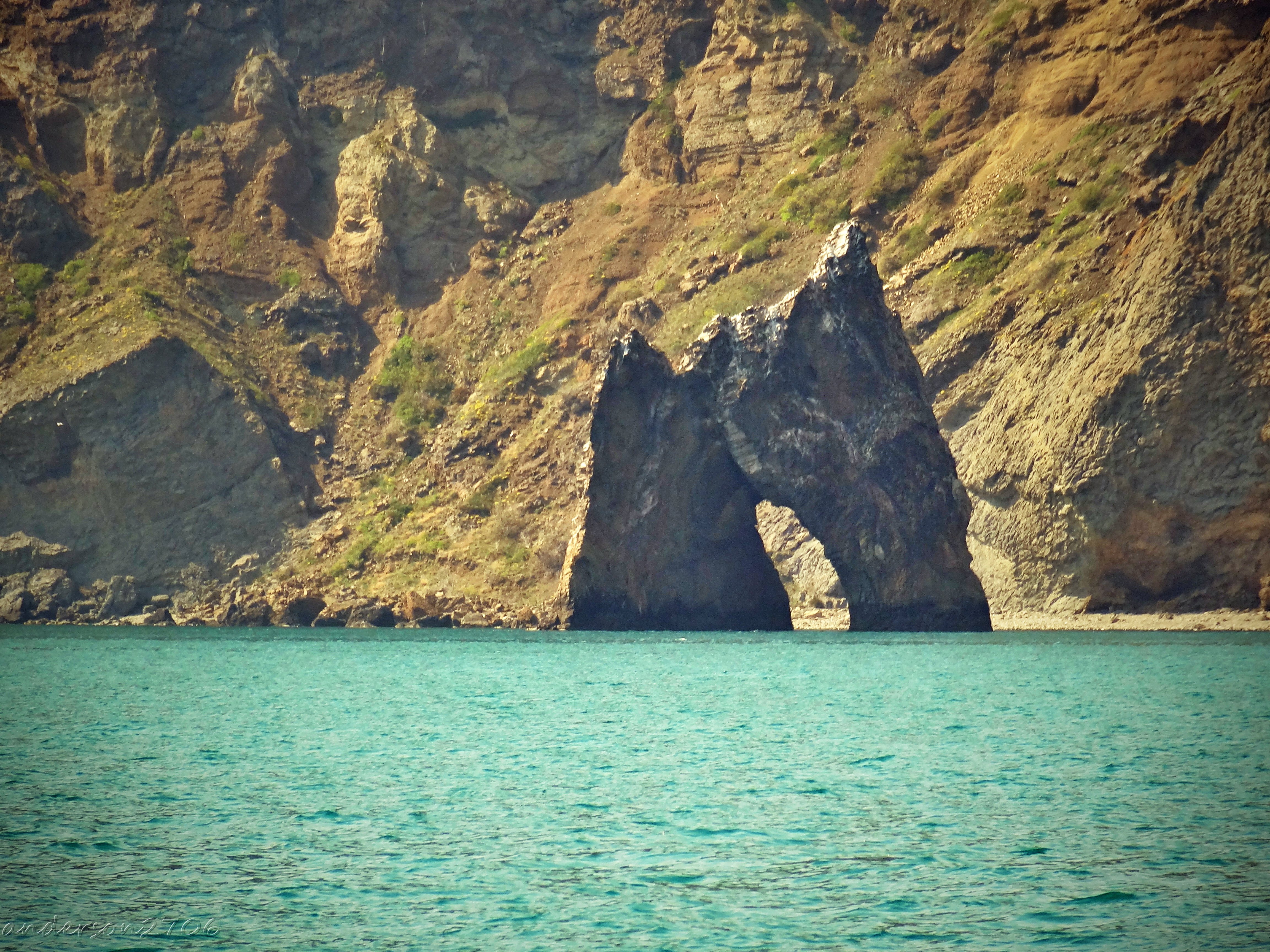 Золотые ворота – Прибрежная скала Крым