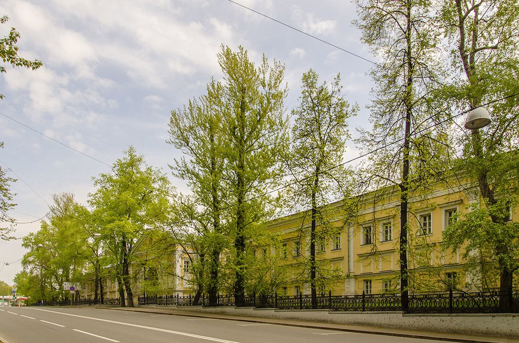 Лефортовский вал. Лефортовский переулок, дом 10. Лефортовский дворец в Москве. Лефортовский дворец в немецкой Слободе.