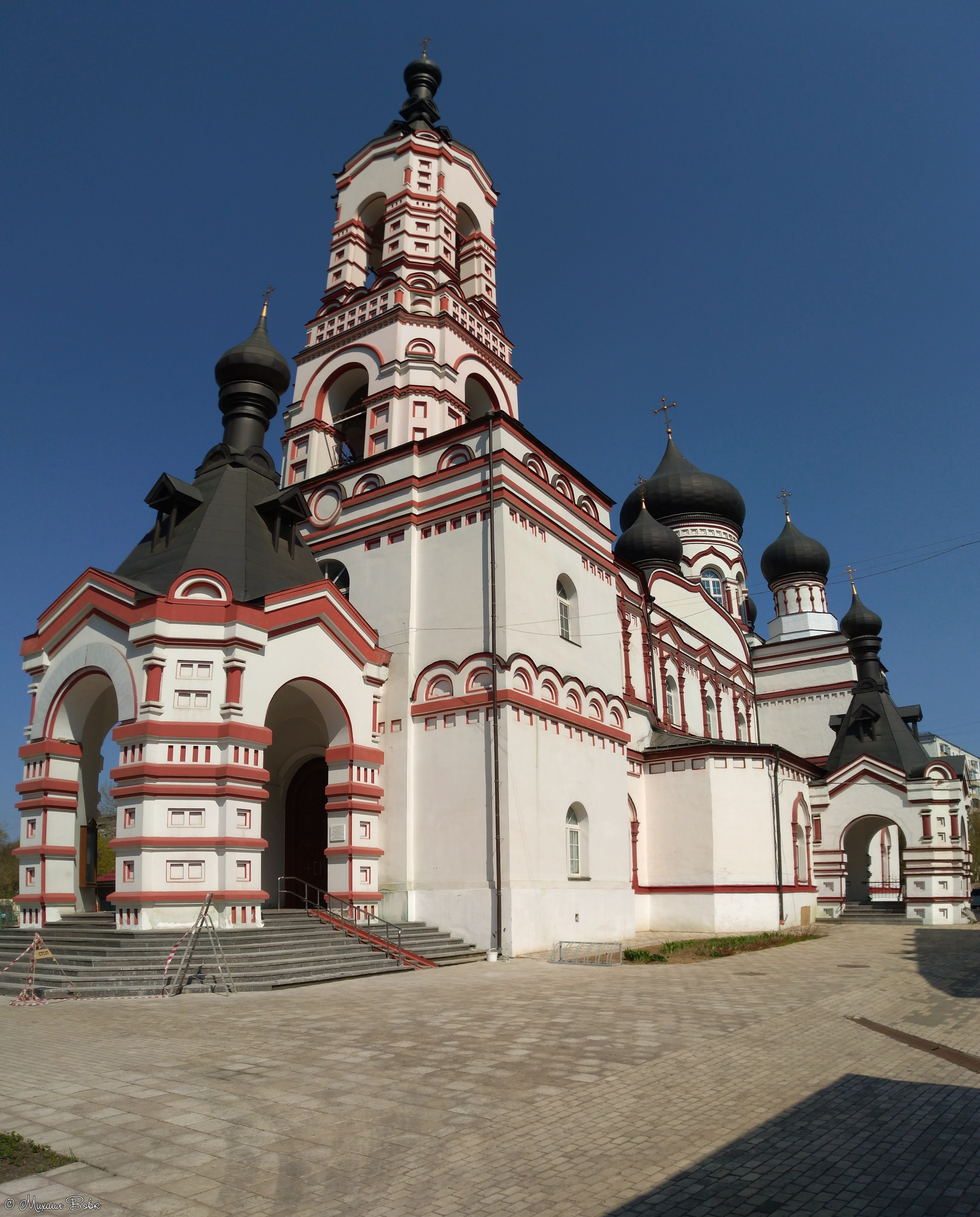 Храм солунского в москве. Храм великомученика Димитрия Солунского. Храм великомученика Димитрия Солунского на Благуше. Храм св. вмч. Димитрия Солунского на Благуше. Храм Дмитрия Солунского метро Семеновская.