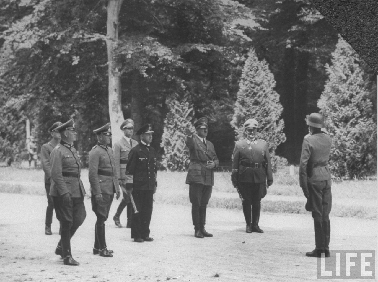 1940 дней в годах. Компьенский лес. Почетный караул Гитлера.