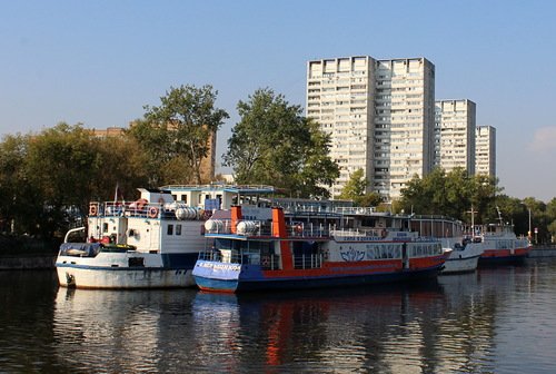 пароходики на реке Москве