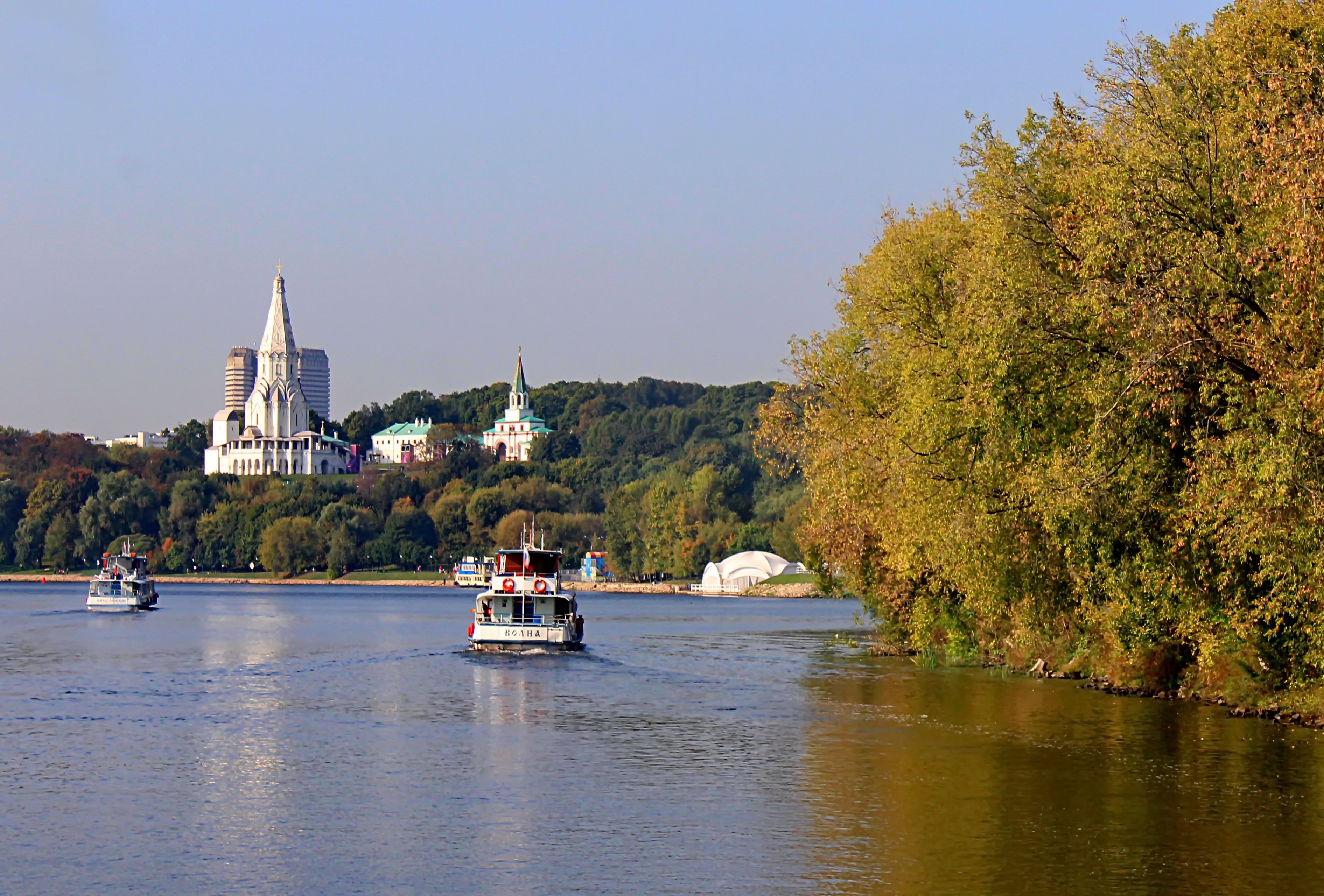 Коломна остров. Коломенское Москва река. Москва река Коломна. Коломна осень Москва река. Коломенский остров.