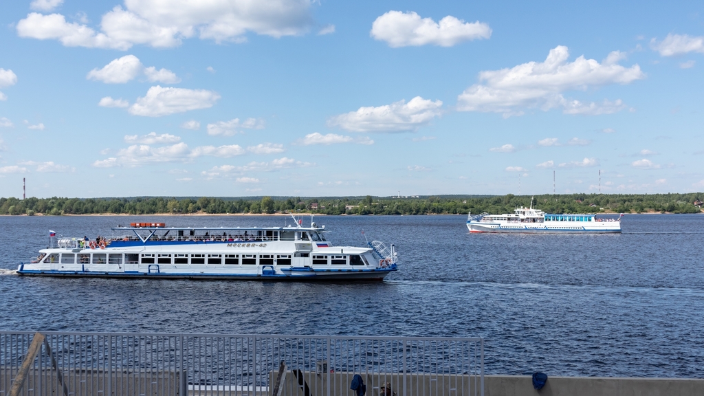 Москва 42. Теплоход Кама Пермь. Река Кама теплоход Пермь. Кама 2 теплоход. Теплоход Патриот.