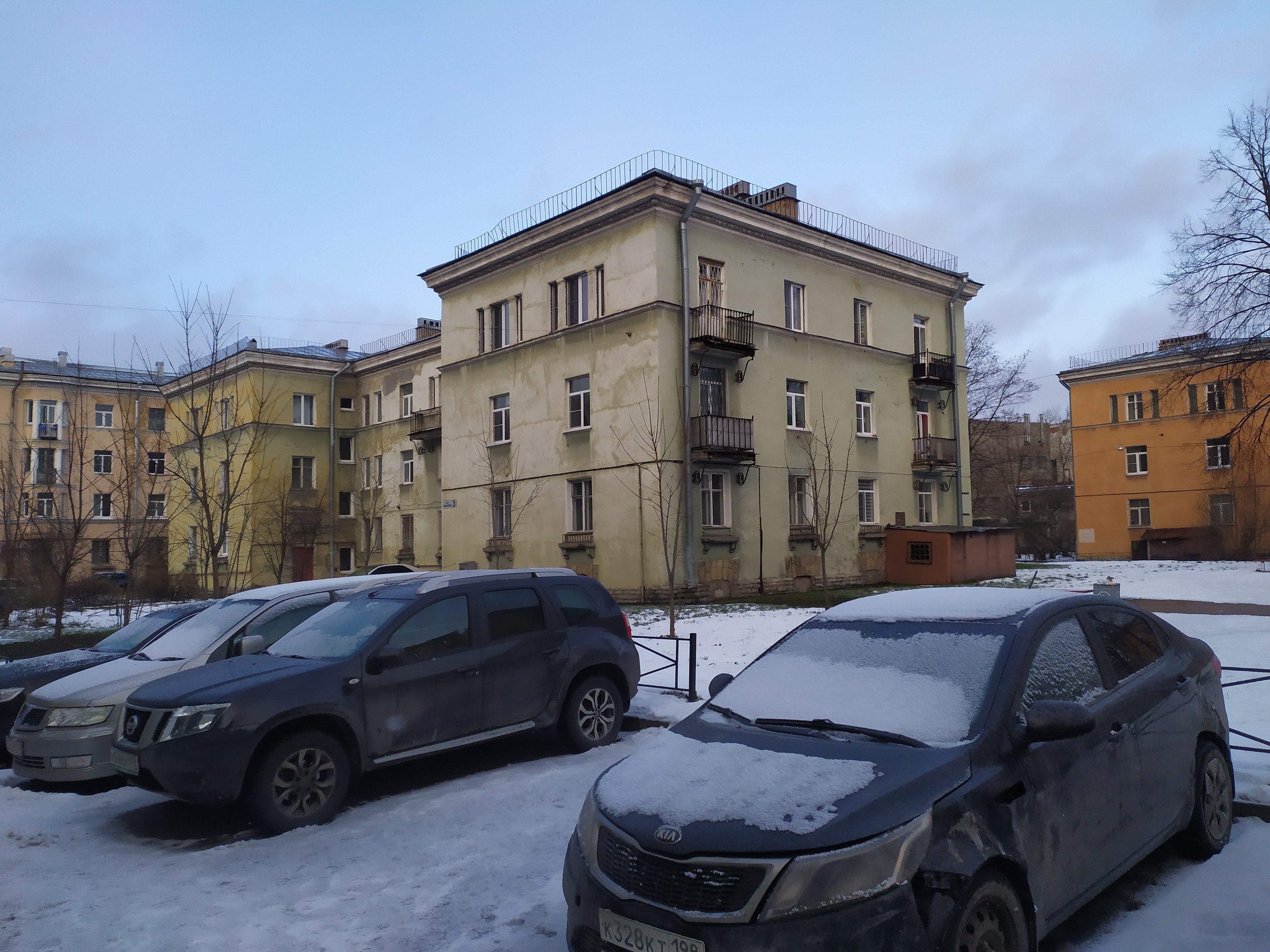 ул. Пинегина 3