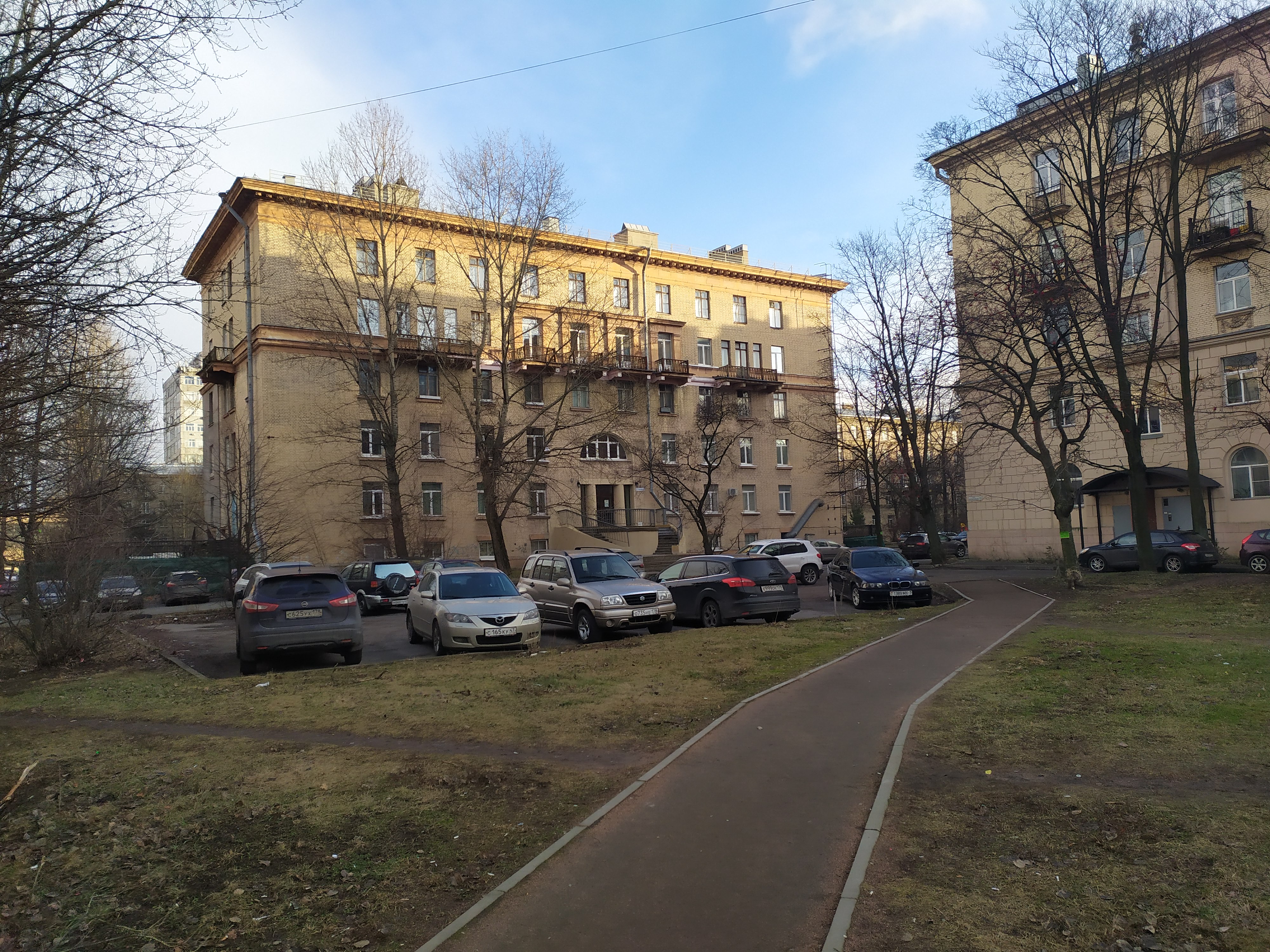  ул. Полярников 9