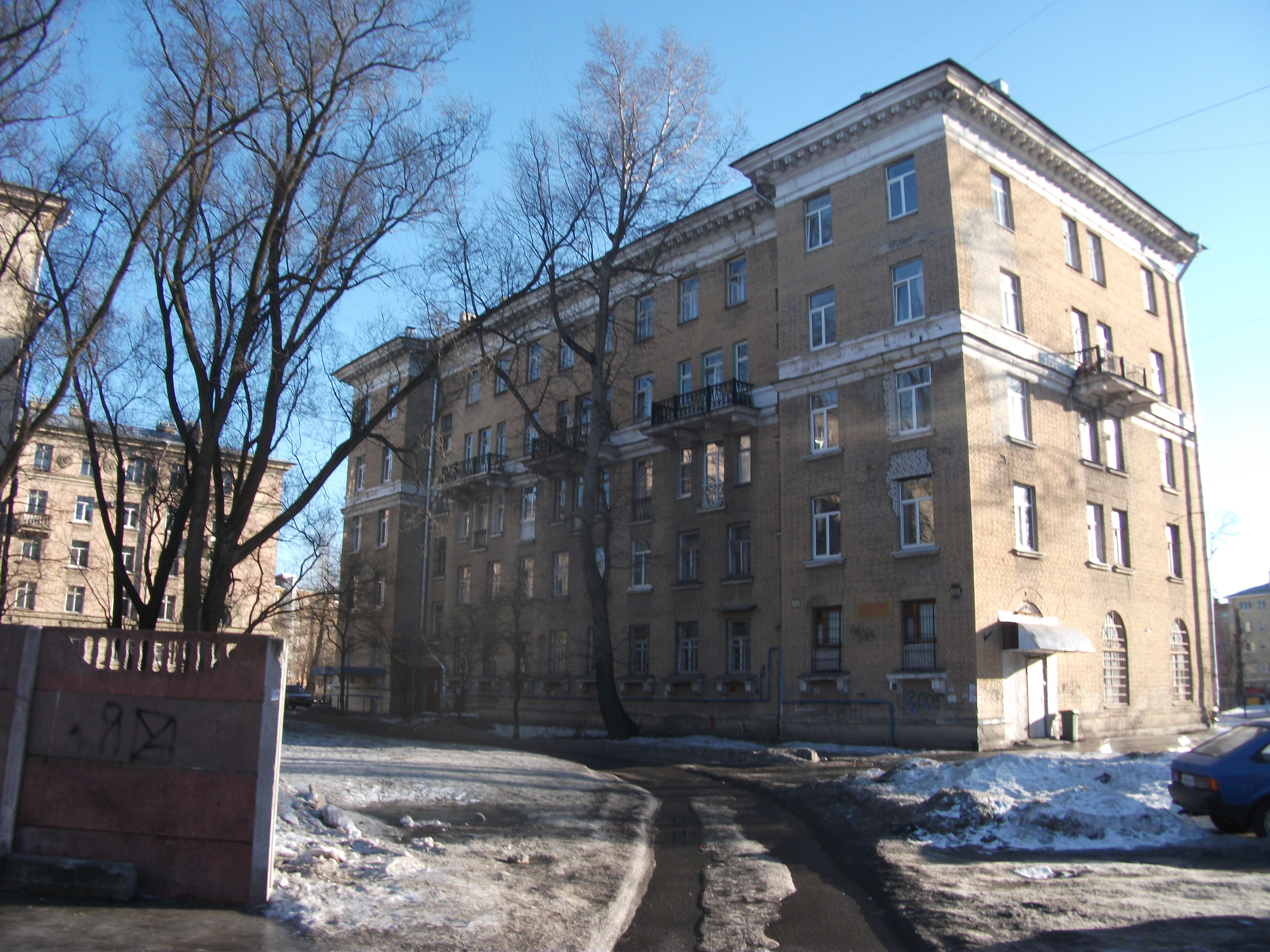  ул. Полярников 13 