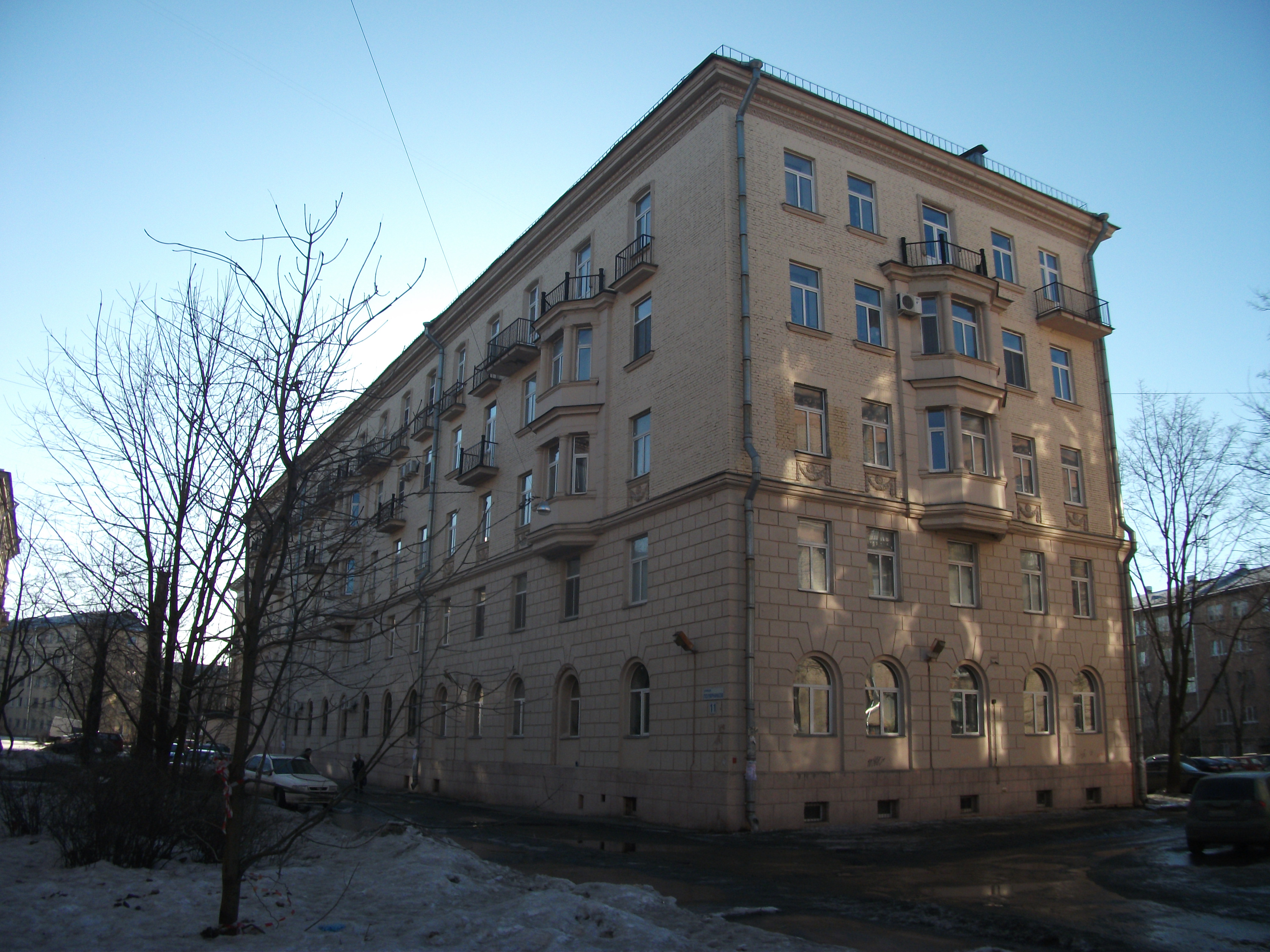  ул. Полярников 11 