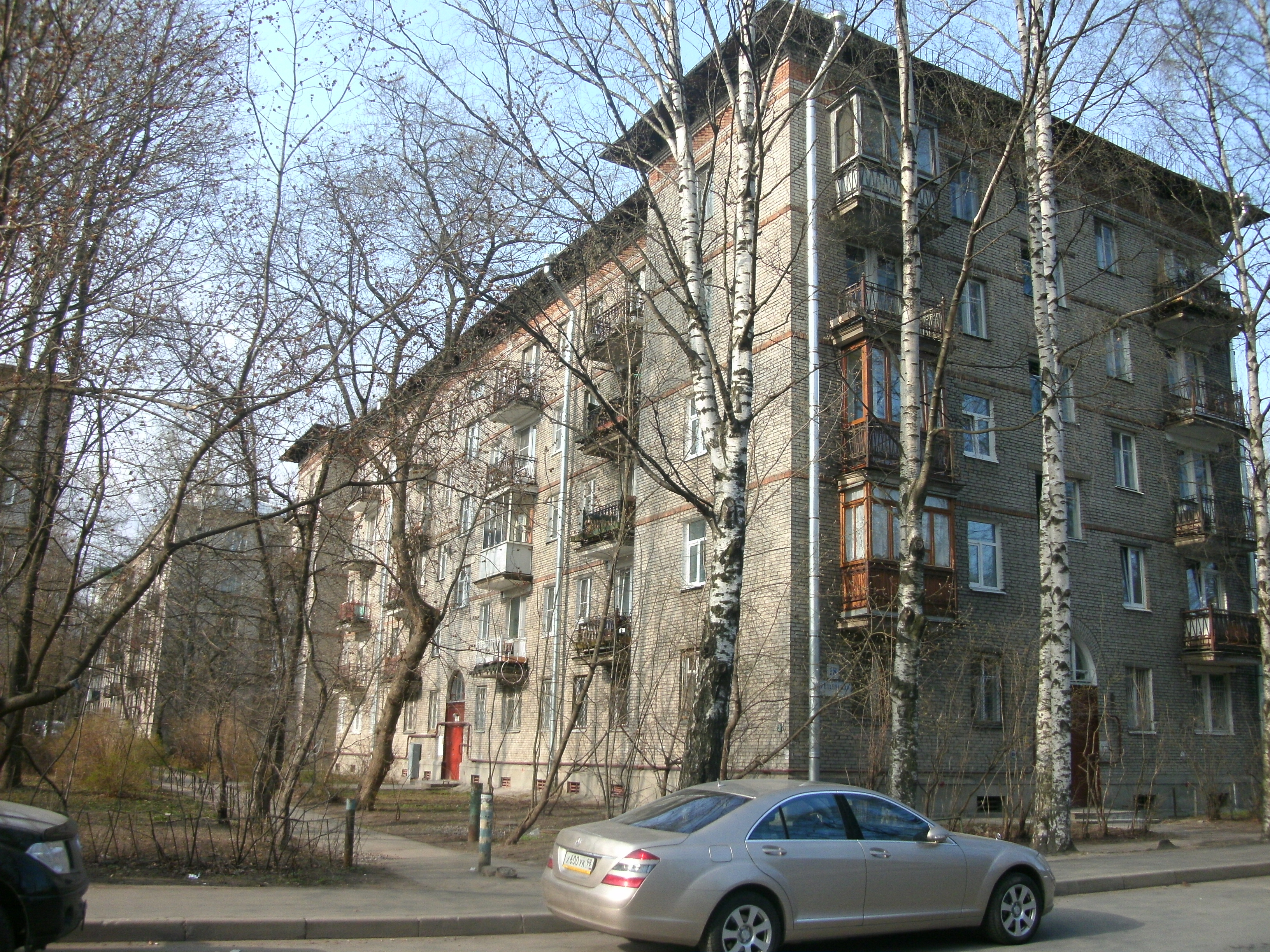 Дрезденская ул. 18 Дрезденская ул. 18