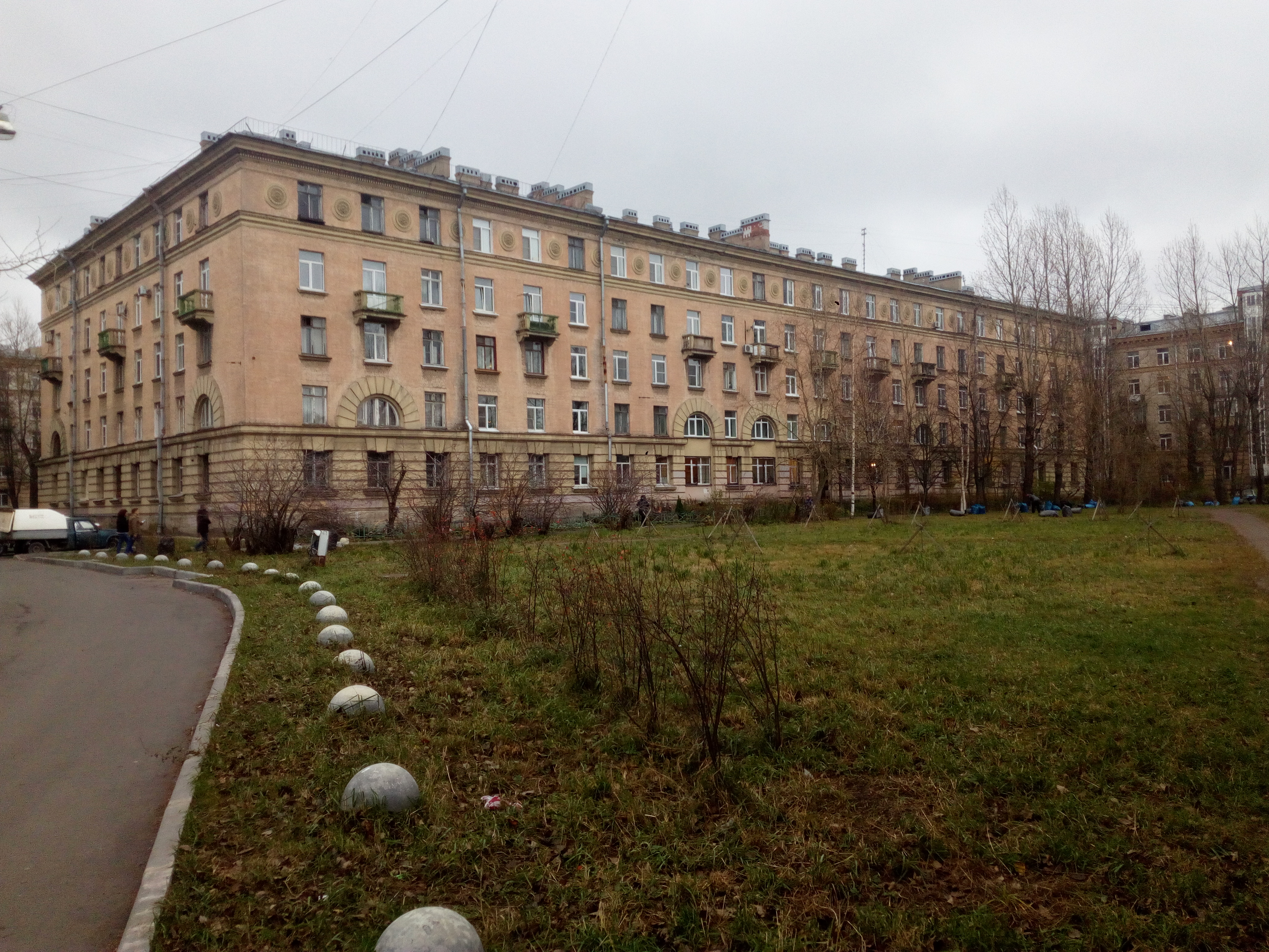 ул. Полярников 15